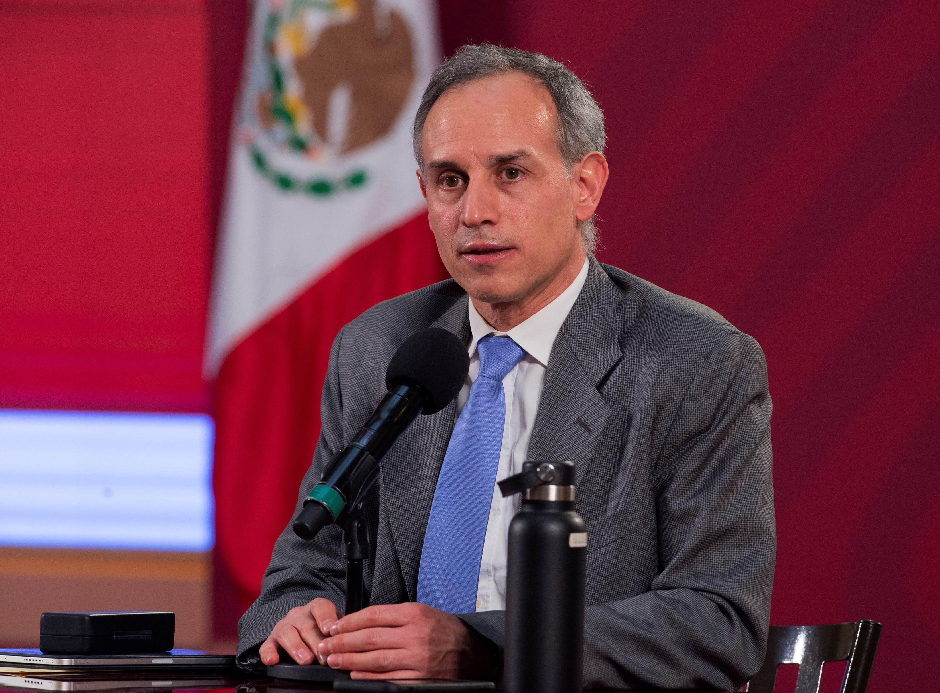 El subsecretario de prevención y Promoción de la Salud ha vuelto a ser centro de la polémica por su postura respecto al uso de la mascarilla. (Foto: Presidencia de México/EFE)
