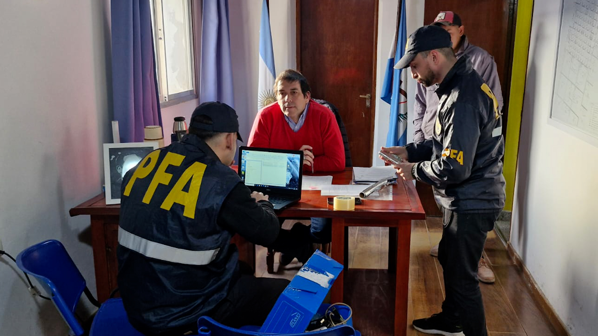 Un intendente de Corrientes fue allanado por el supuesto desv&iacute;o de $150 millones