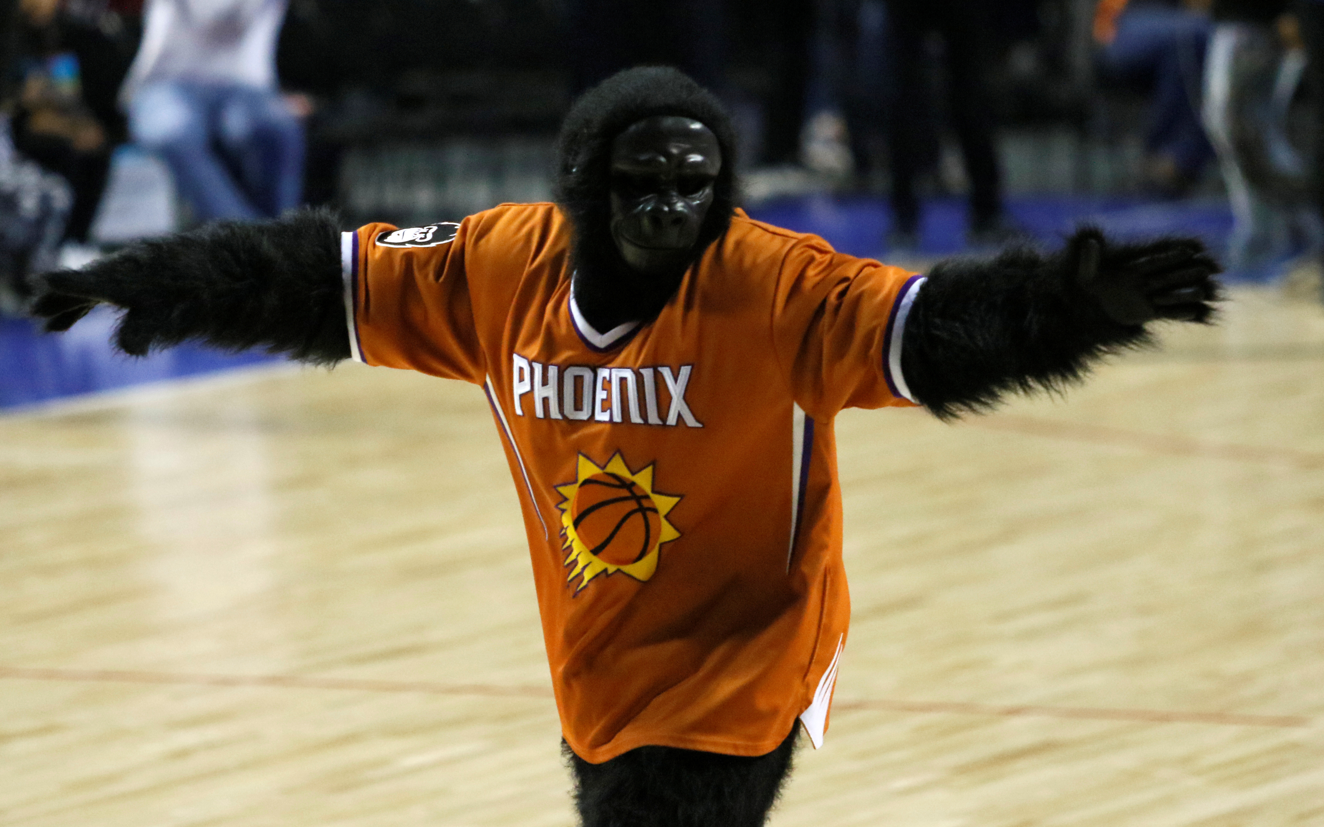 Go, el gorila de los Phoenix Suns (REUTERS/Carlos Perez Gallardo)