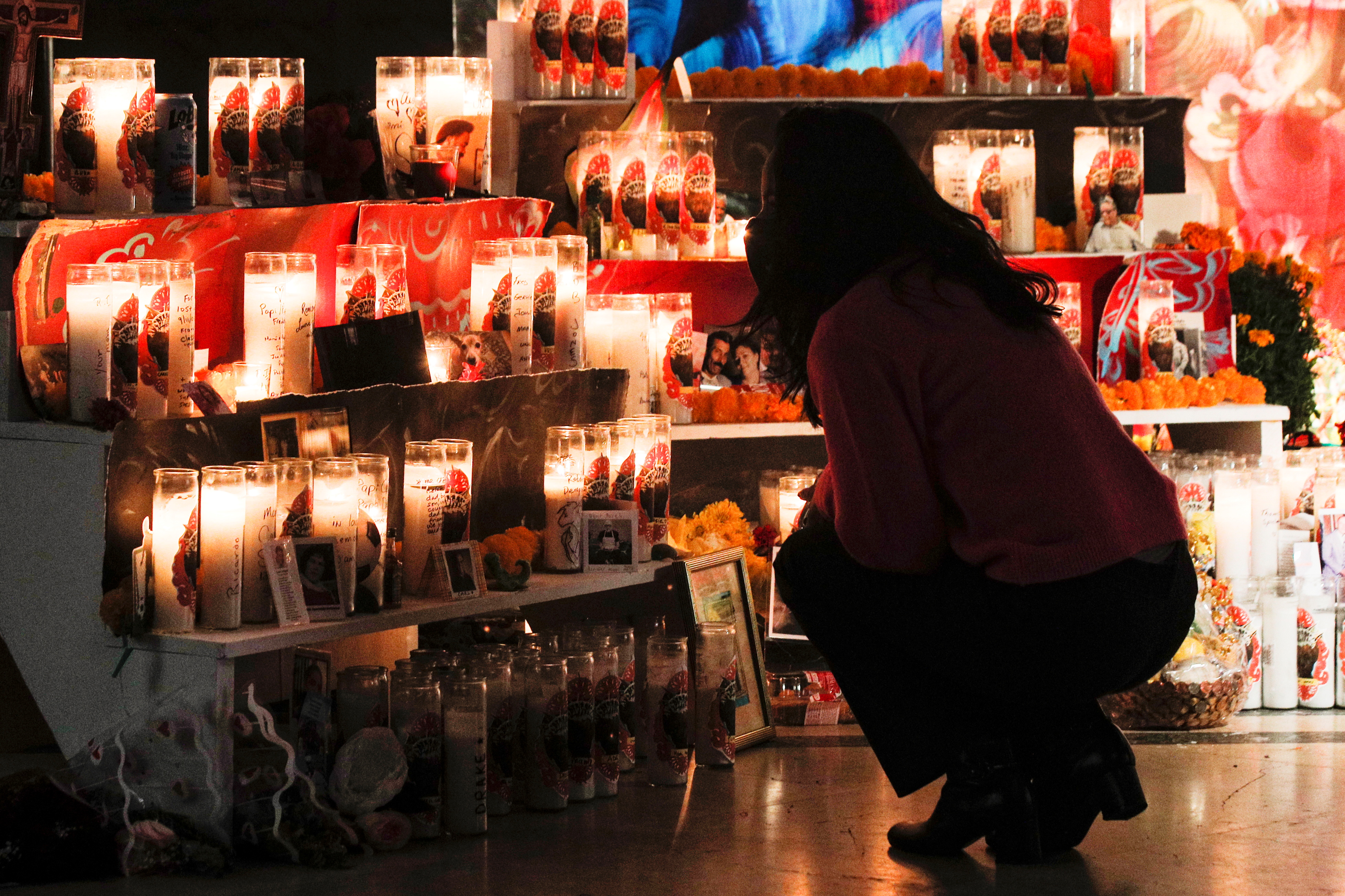 En México, quienes celebran el Día de los Muertos creen que el fallecimiento de un ser querido es una continuidad de su existencia