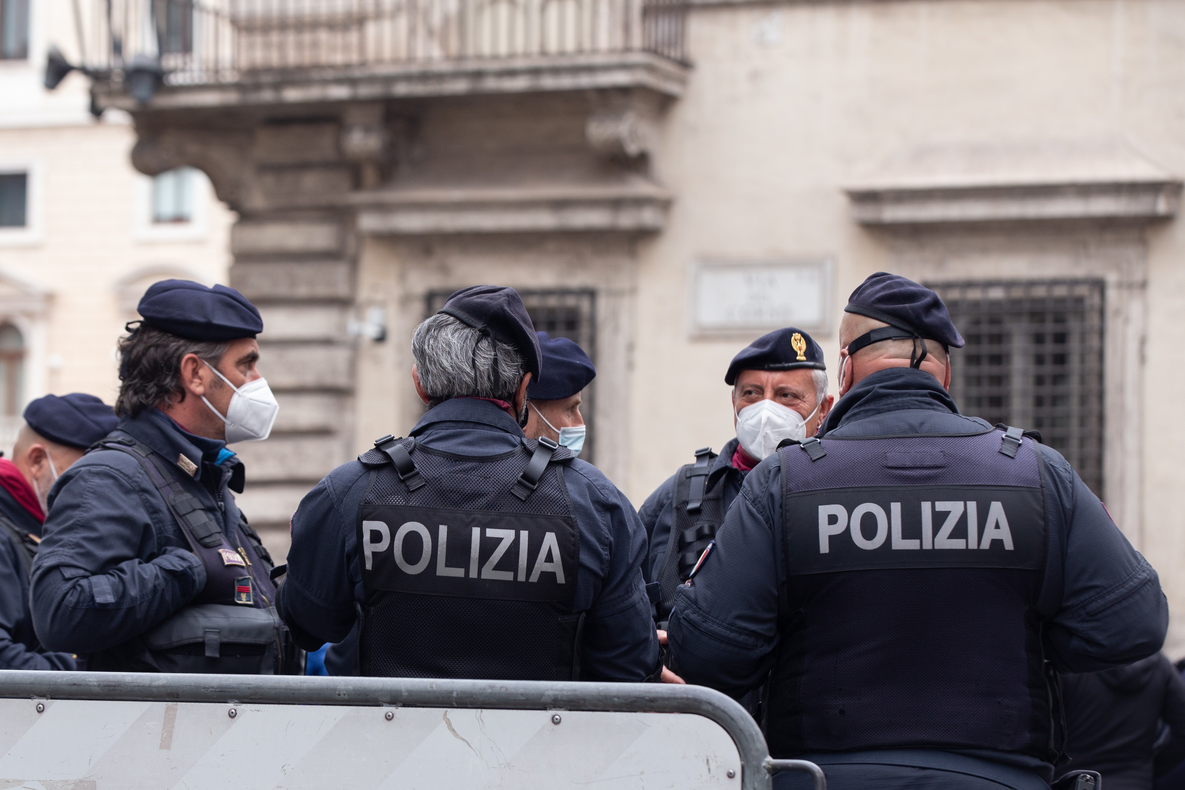 Agentes de la Policía italiana
MATTEO NARDONE / ZUMA PRESS / CONTACTOPHOTO/Archivo
