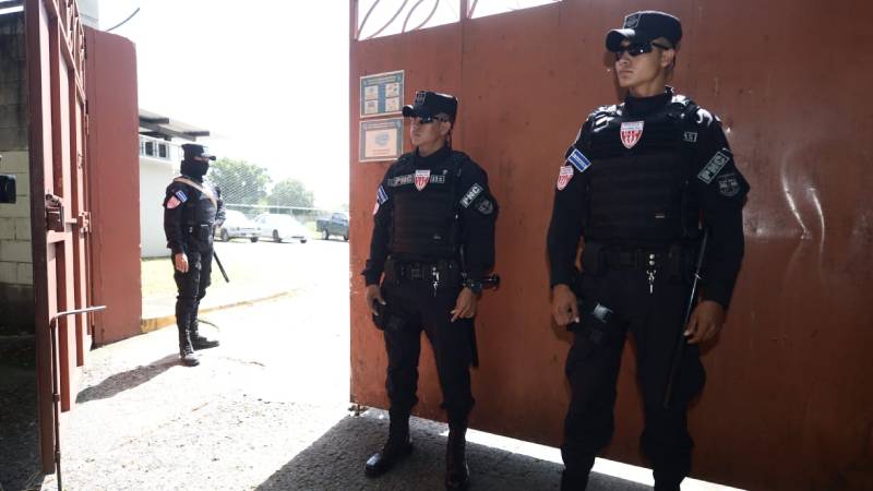 Instalaciones de la Federación Salvadoreña intervenidaspor la policia Foto EDH/ Francisco Rubio