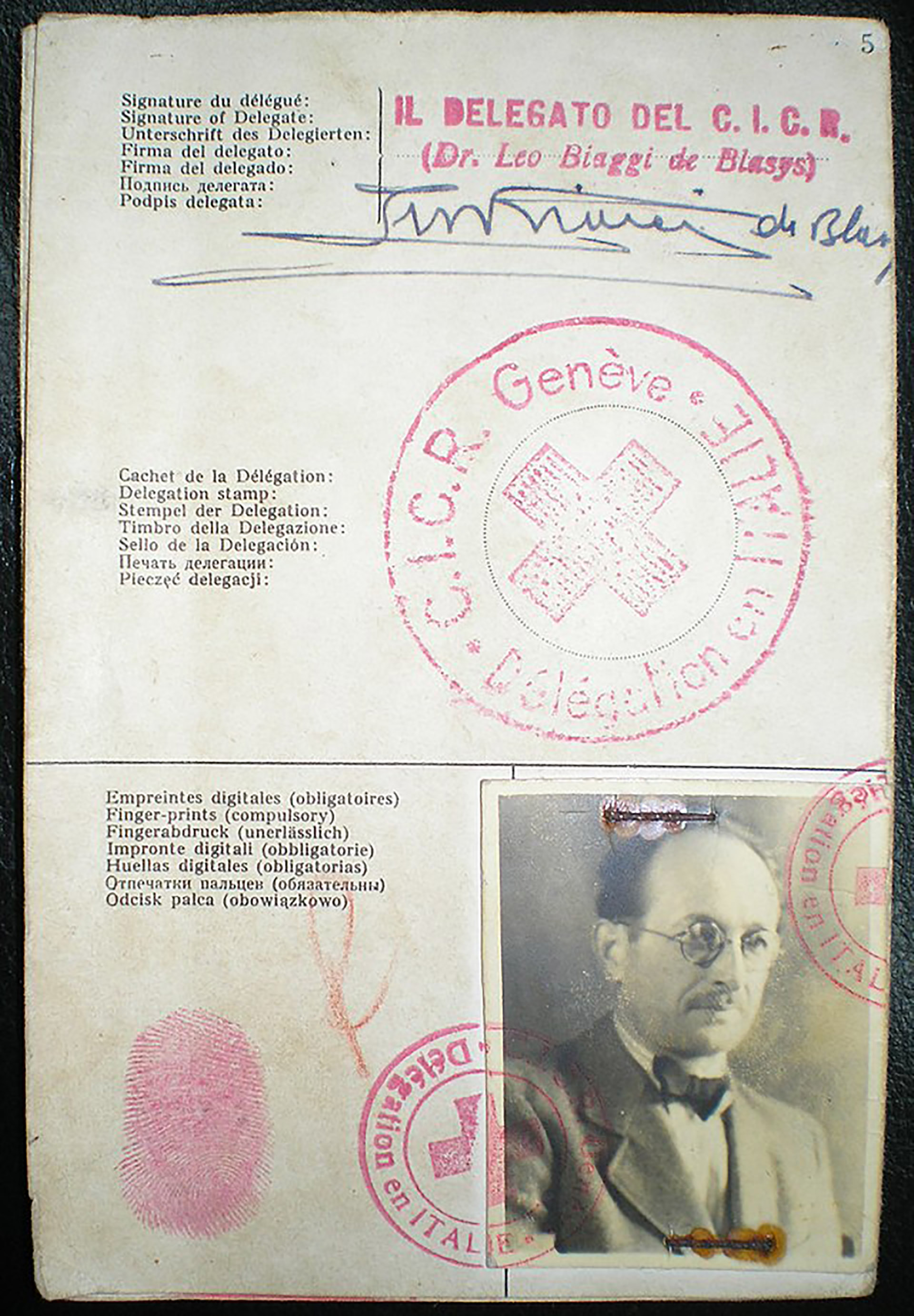 La documentación de Adolf Eichmann con la que se presentaba como Ricardo Klement en Argentina y en Italia