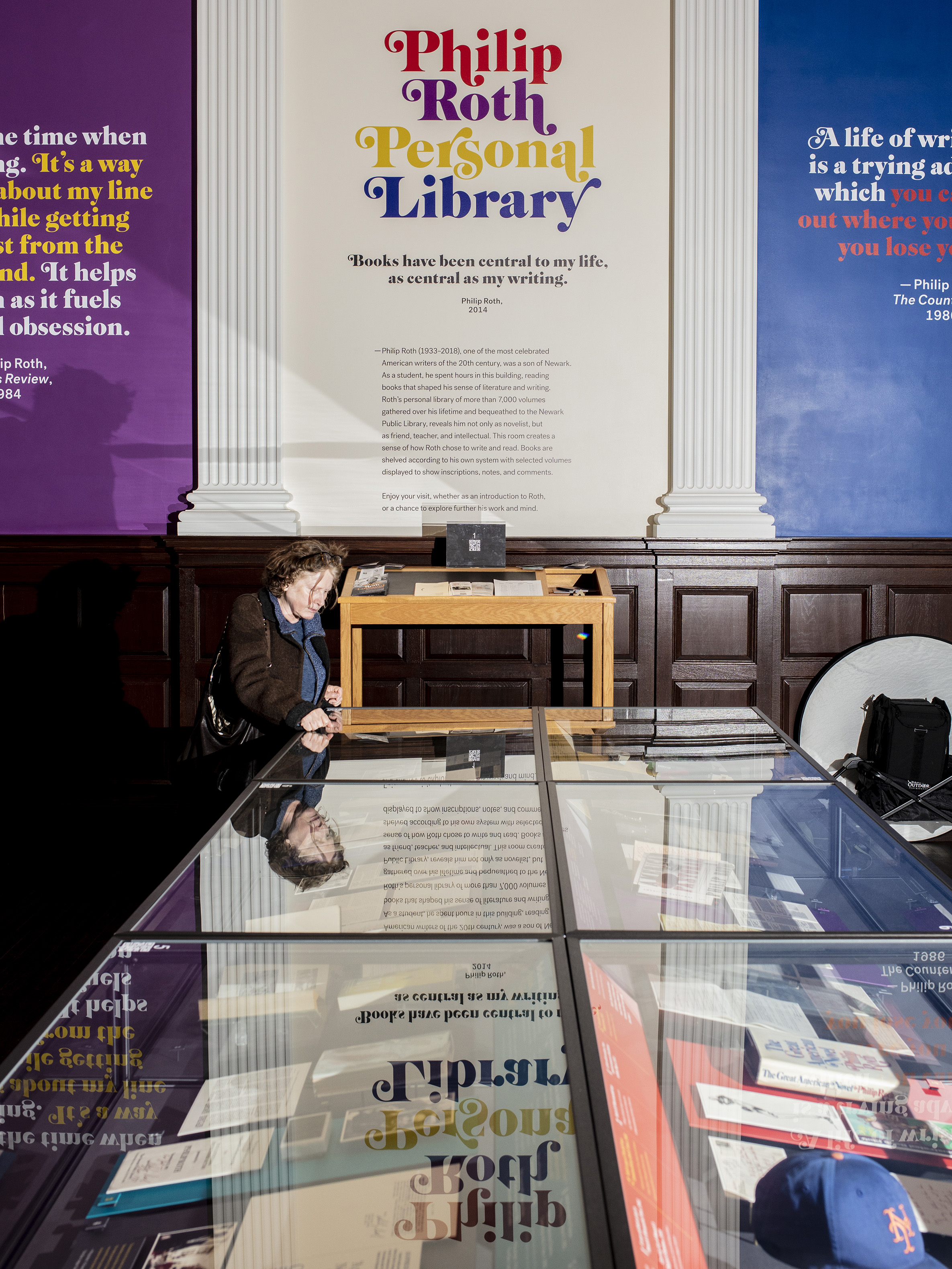 La Biblioteca Pública de Newark alberga una exhibición de recuerdos y una biblioteca personal de 7000 volúmenes donados por Philip Roth (The Washington Post by Bryan Anselm)