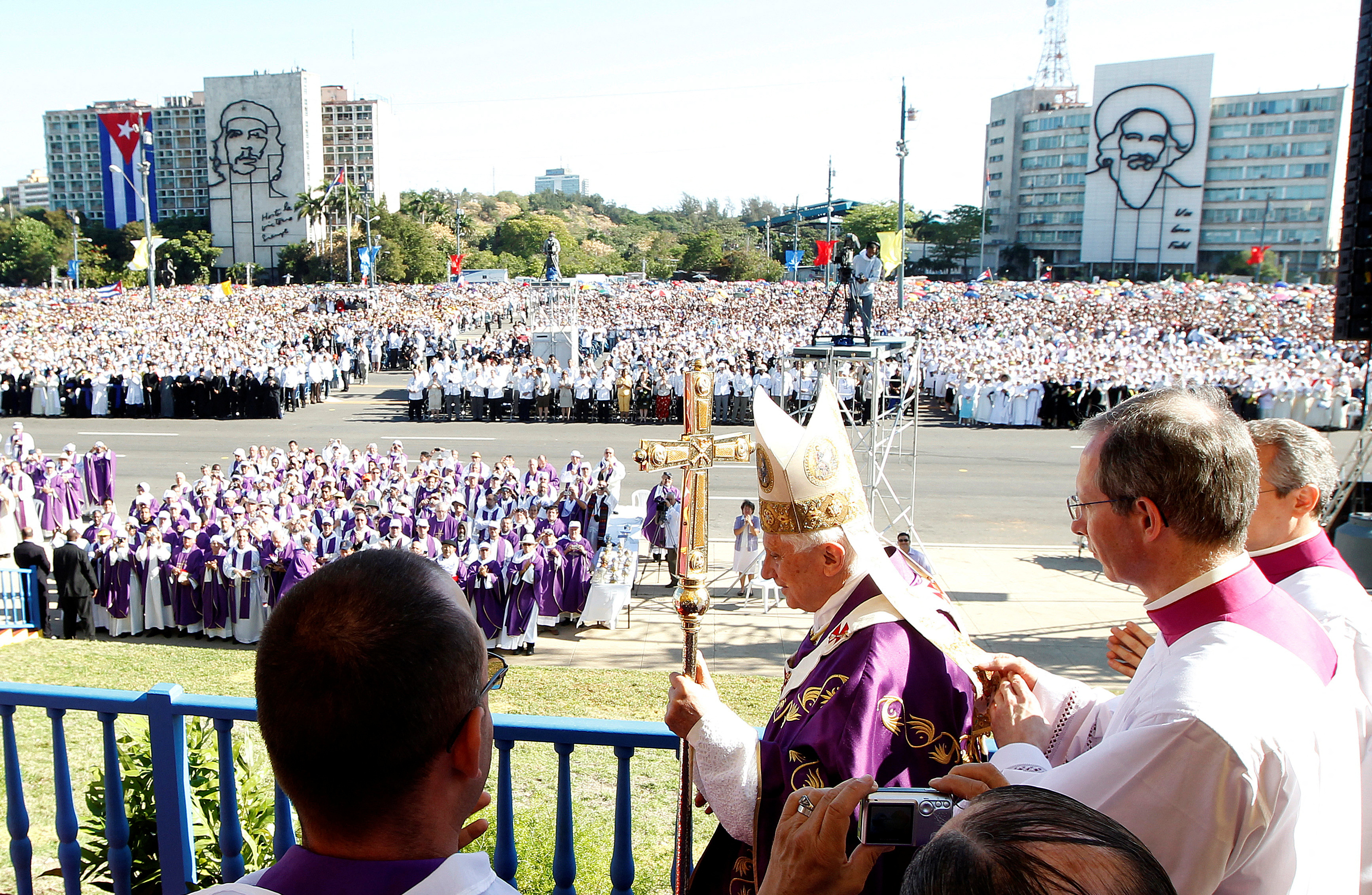 Benedicto XVI en la plaza de la Revolución en Cuba