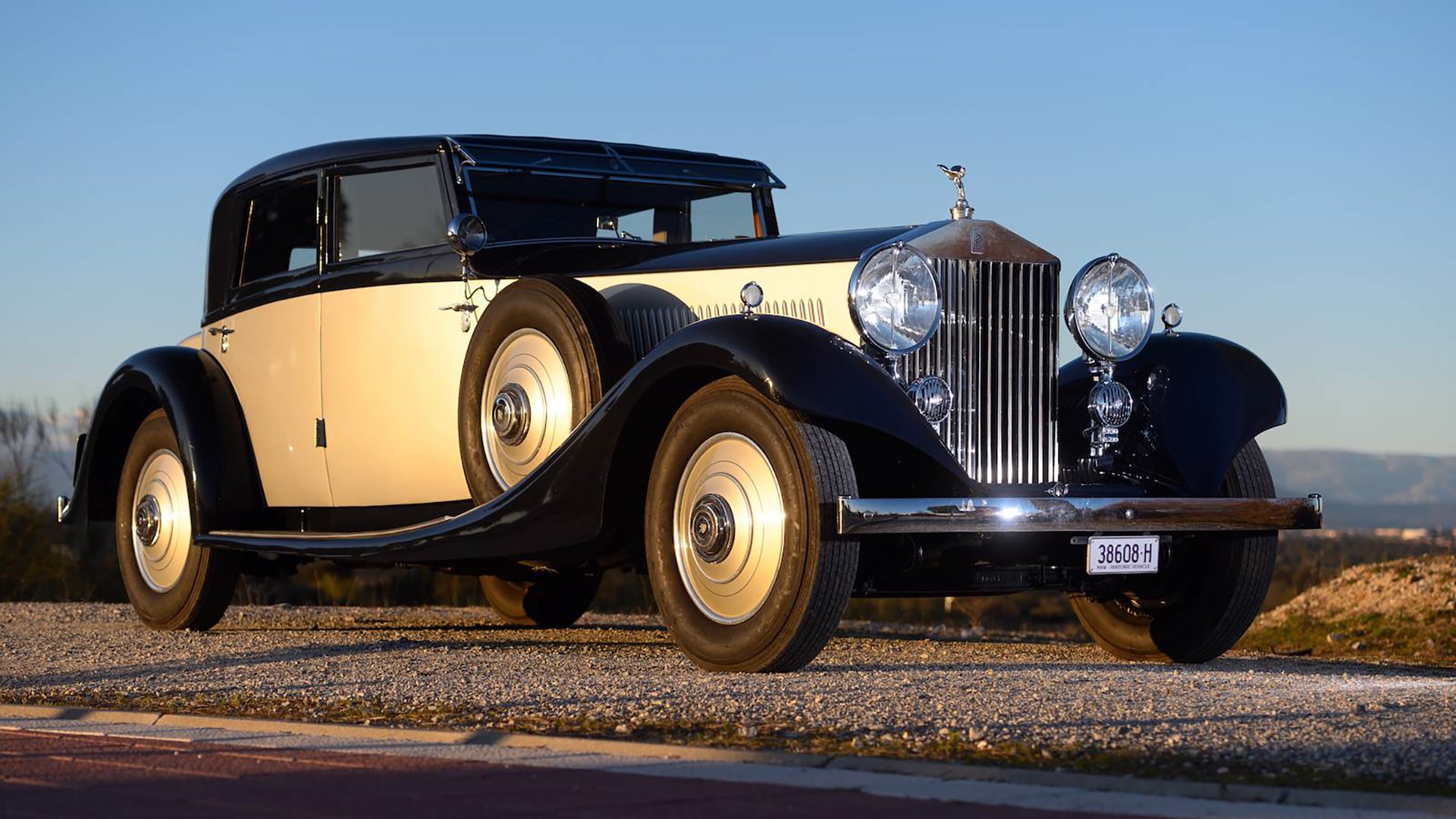 El Rolls-Royce Phantom II nació a finales de los años 20 y tenía 7,7 litros de cilindrada para alcanzar los 150 CV de potencia