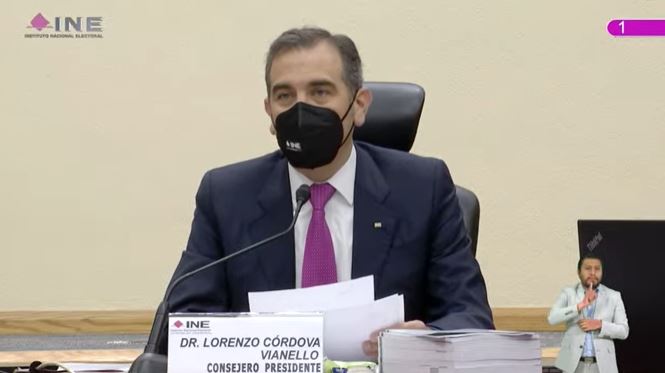 Lorenzo Córdova advirtió que serán los actores políticos los que “empañen” el ejercicio si éstos incumplen las reglas de la Revocación de Mandato. (Foto: captura de pantalla / YouTube INETV)