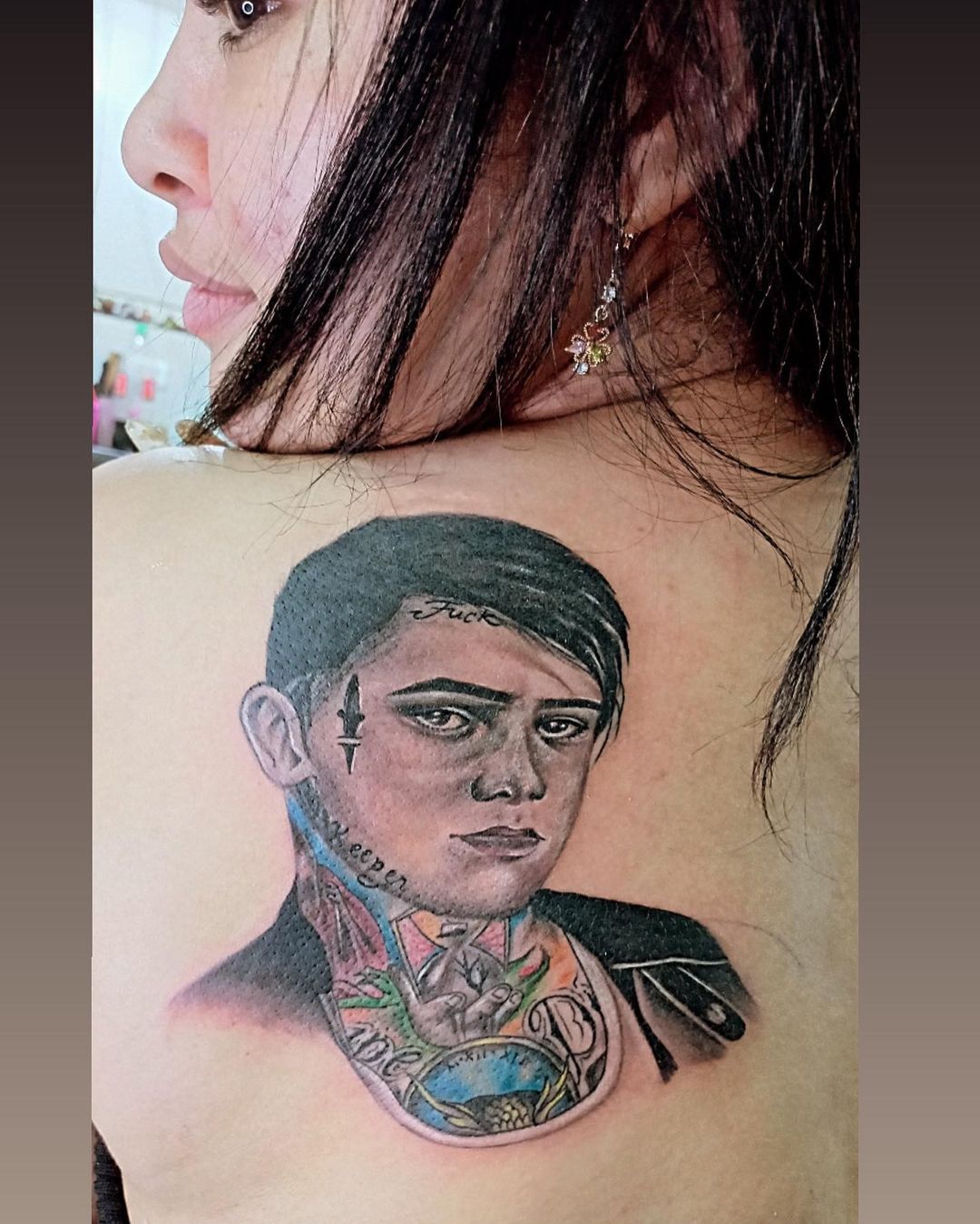 Una mujer barranquillera se tatuó la cara de Yeferson Cossio en la espalda.