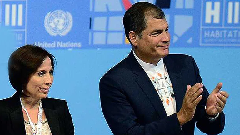 María de los Ángeles Duarte y Rafael Correa durante un acto oficial en Ecuador