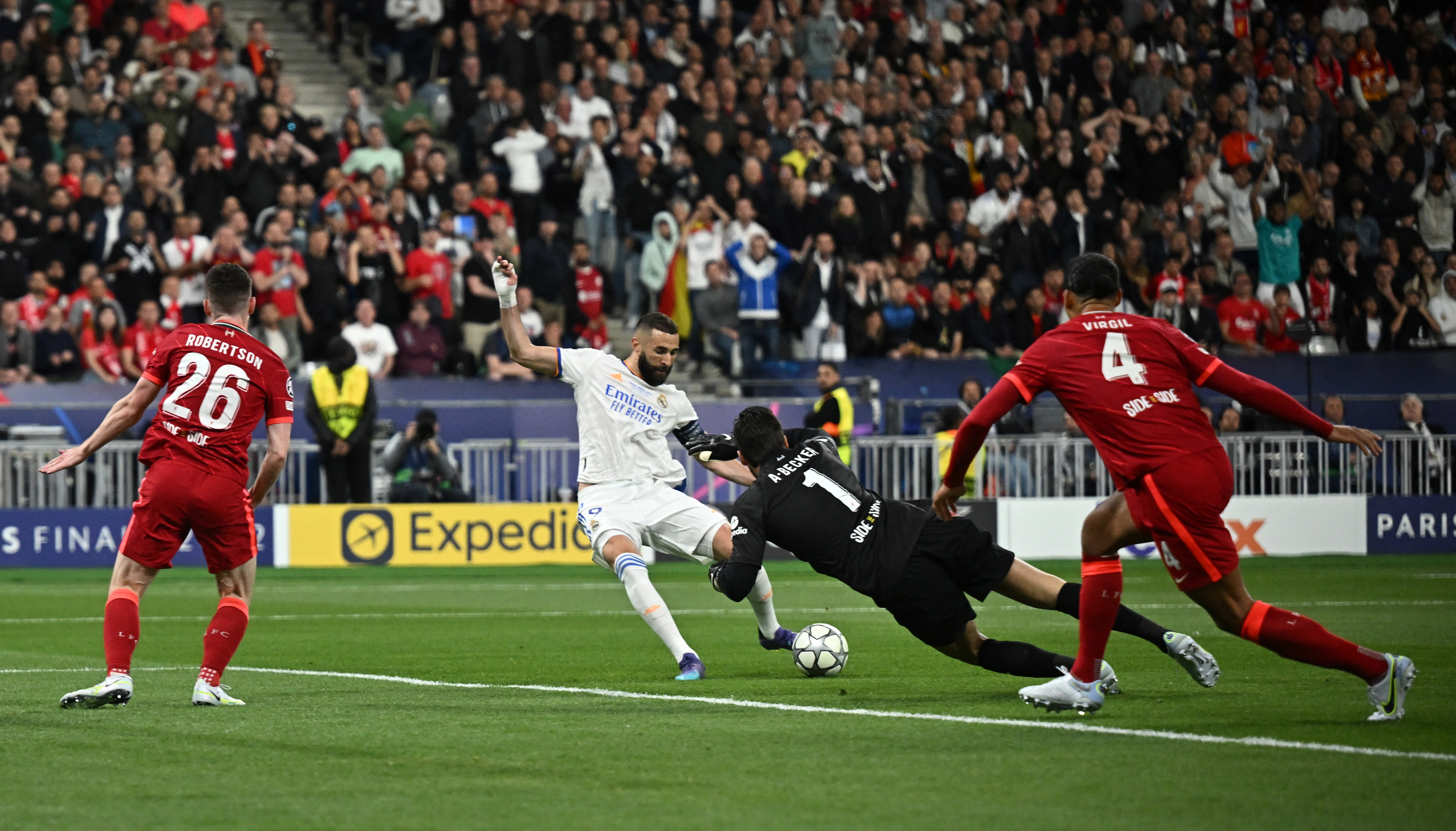 Polémica por el offside de Benzema en el gol anulado al Real Madrid en la final de la Champions League