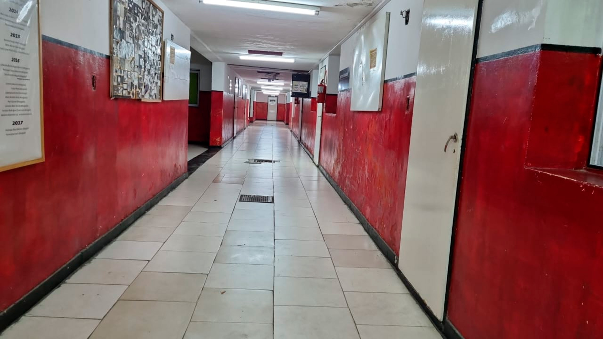 Los pasillos del Centro Universitario Devoto que funciona dentro de la cárcel