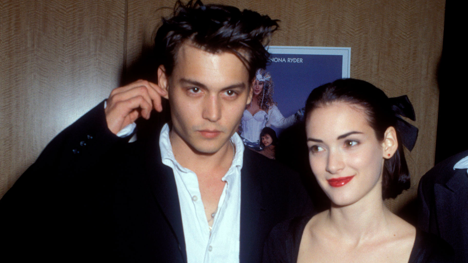 Johnny Depp y Winona Ryder cuando eran una de las parejas más buscadas por los paparazzis en los 90. (Barry King/WireImage) 