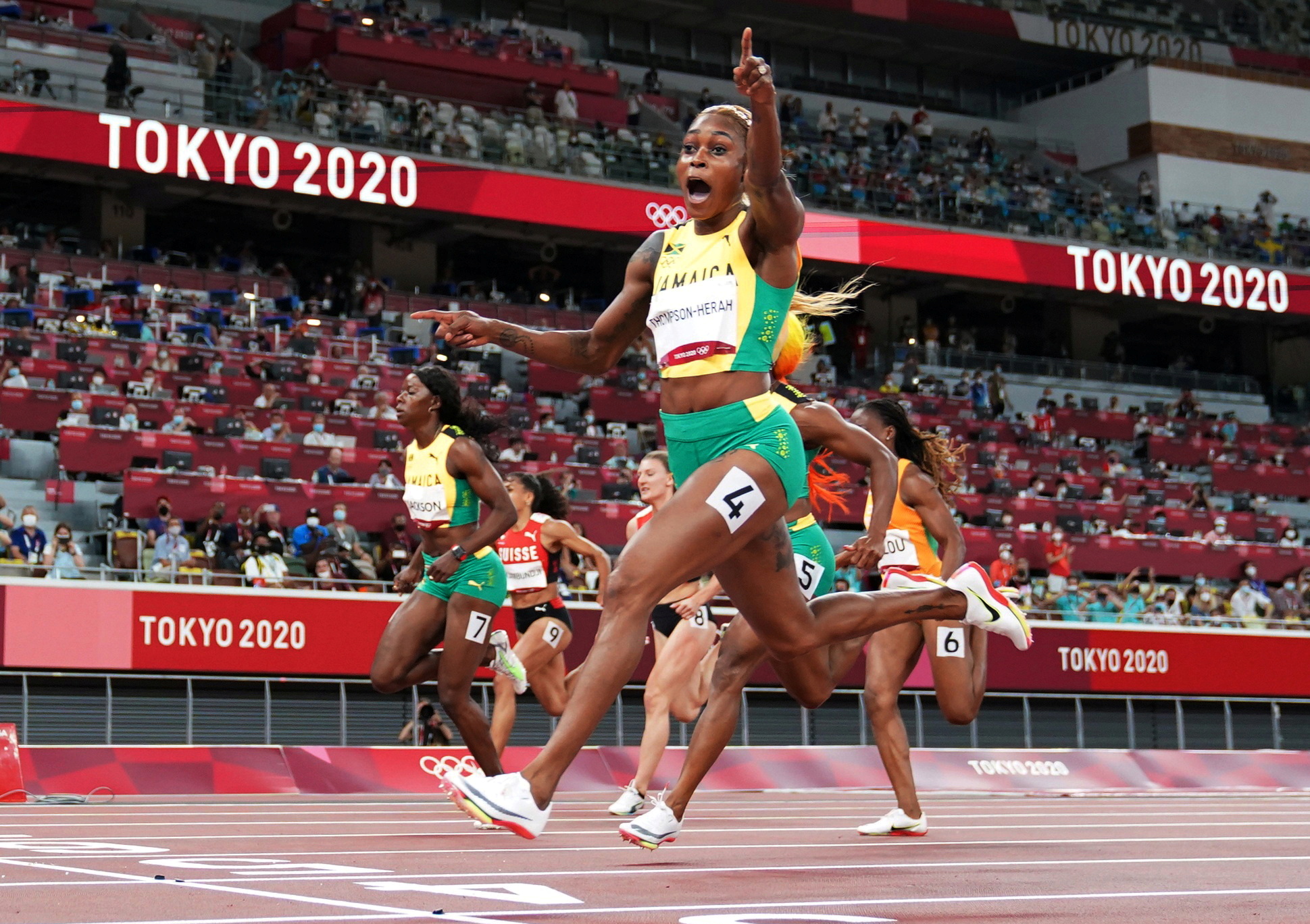 Tokyo 2020 Olympics - Athletics - Women's 100m - Final - OLS - Olympic Stadium, Tokyo, Japan - July 31, 2021. Elaine Thompson-Herah of Jamaica crosses the finish line first to win the gold medal REUTERS/Pawel Kopczynski/File photo       SEARCH "BEST OF THE TOKYO OLYMPICS" FOR ALL PICTURES. TPX IMAGES OF THE DAY.