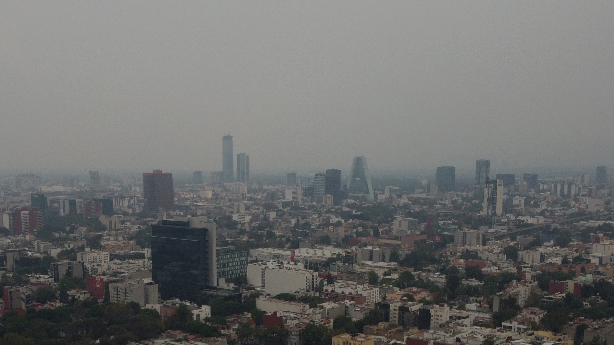La calidad del aire en la CDMX y el área metropolitana se ve gravemente afectada por factores como la contaminación y las condiciones meteorológicas que provocan un aumento en el ozono.  Foto: EFE/Sáshenka Gutiérrez
