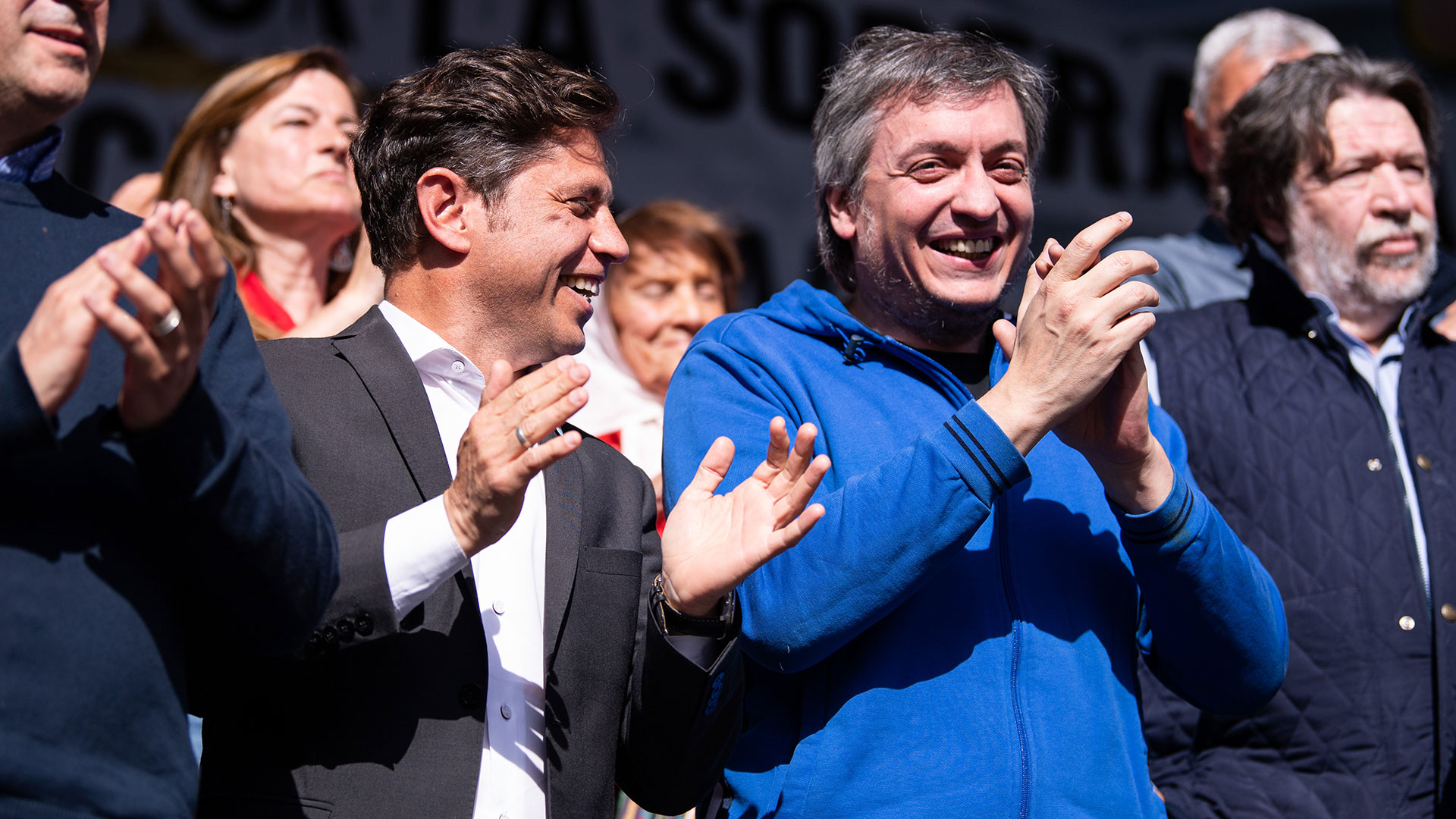 Axel Kicillof estuvo junto a Máximo Kirchner en la Plaza de Mayo