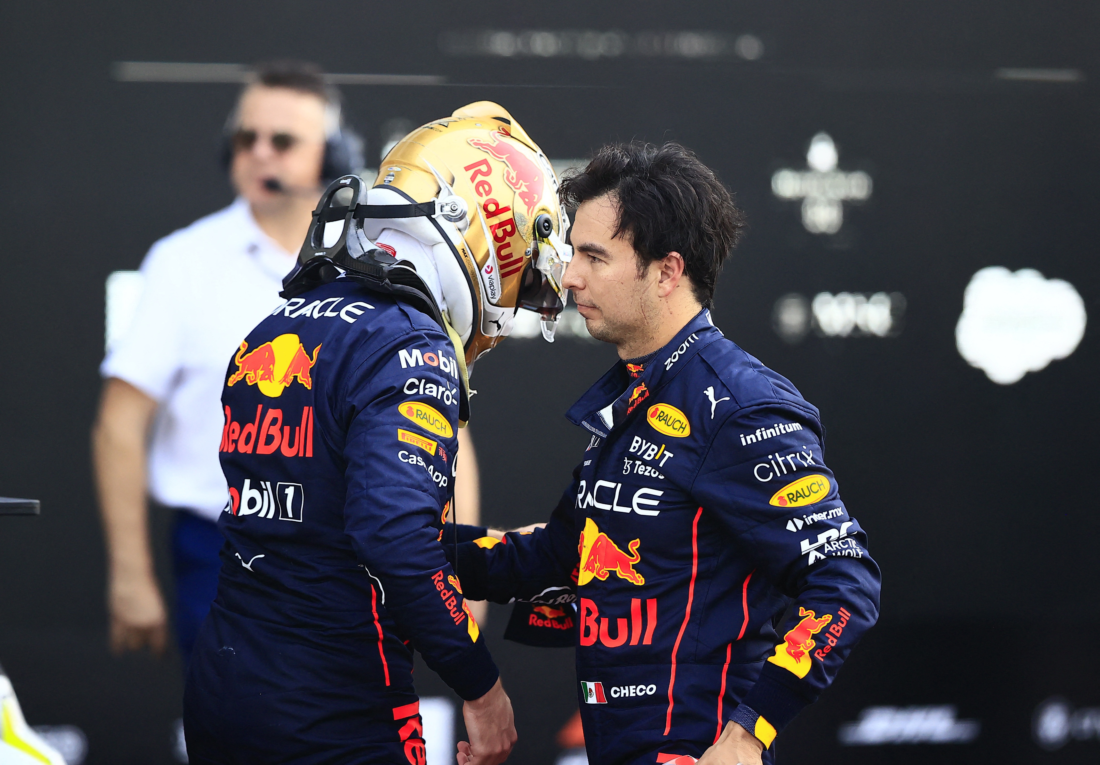 Checo Perez sier at Max er en to ganger Formel 1-mester (Foto: REUTERS/Carlos Perez Gallardo)