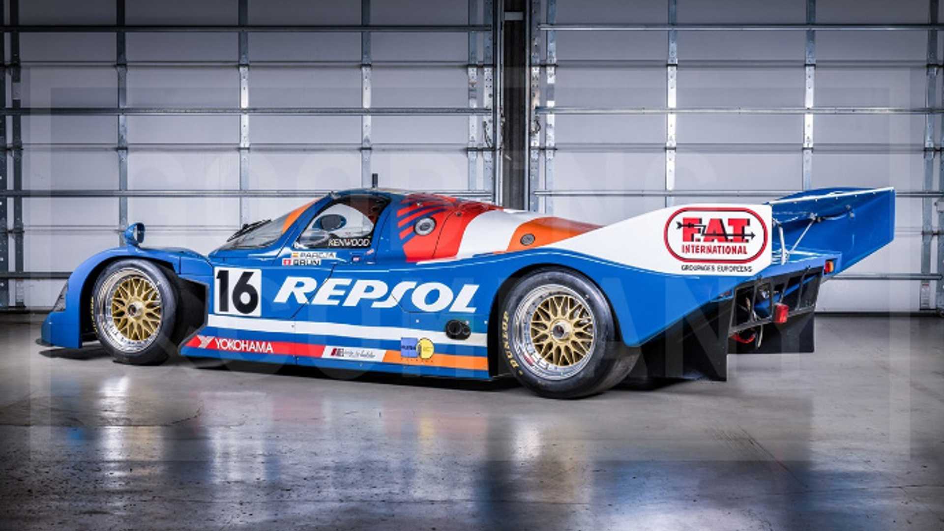 En 1990, con la inclusión de dos chicanas en la recta de Le Mans, el piloto argentino Oscar Larrauri decidió que ya no era necesario el Porsche 962 con cola larga y casi gana las 24hs con la versión de cola corta