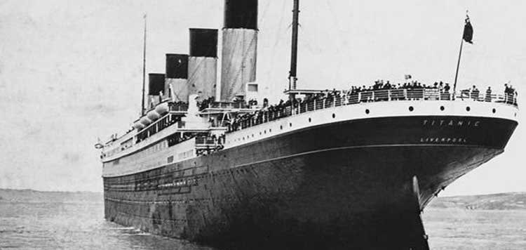 La jornada del 12 de abril el Titanic recibió diez alertas de presencia de icebergs en la zona. Desestimó cada una de esas alertas.