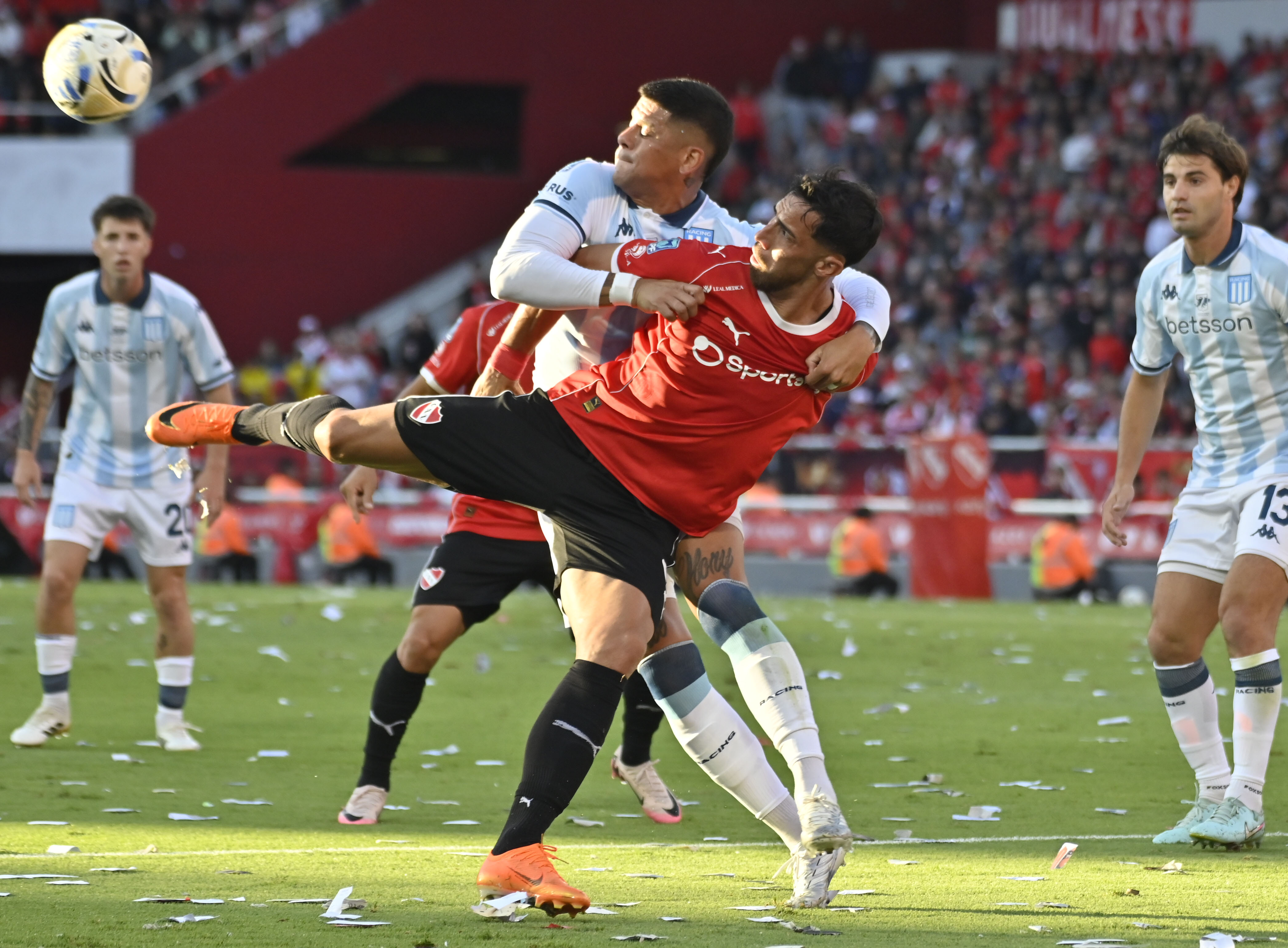 Independiente le gan&oacute; 1-0 a Racing en el cl&aacute;sico de Avellaneda e ingres&oacute; en zona de playoff del Torneo Apertura