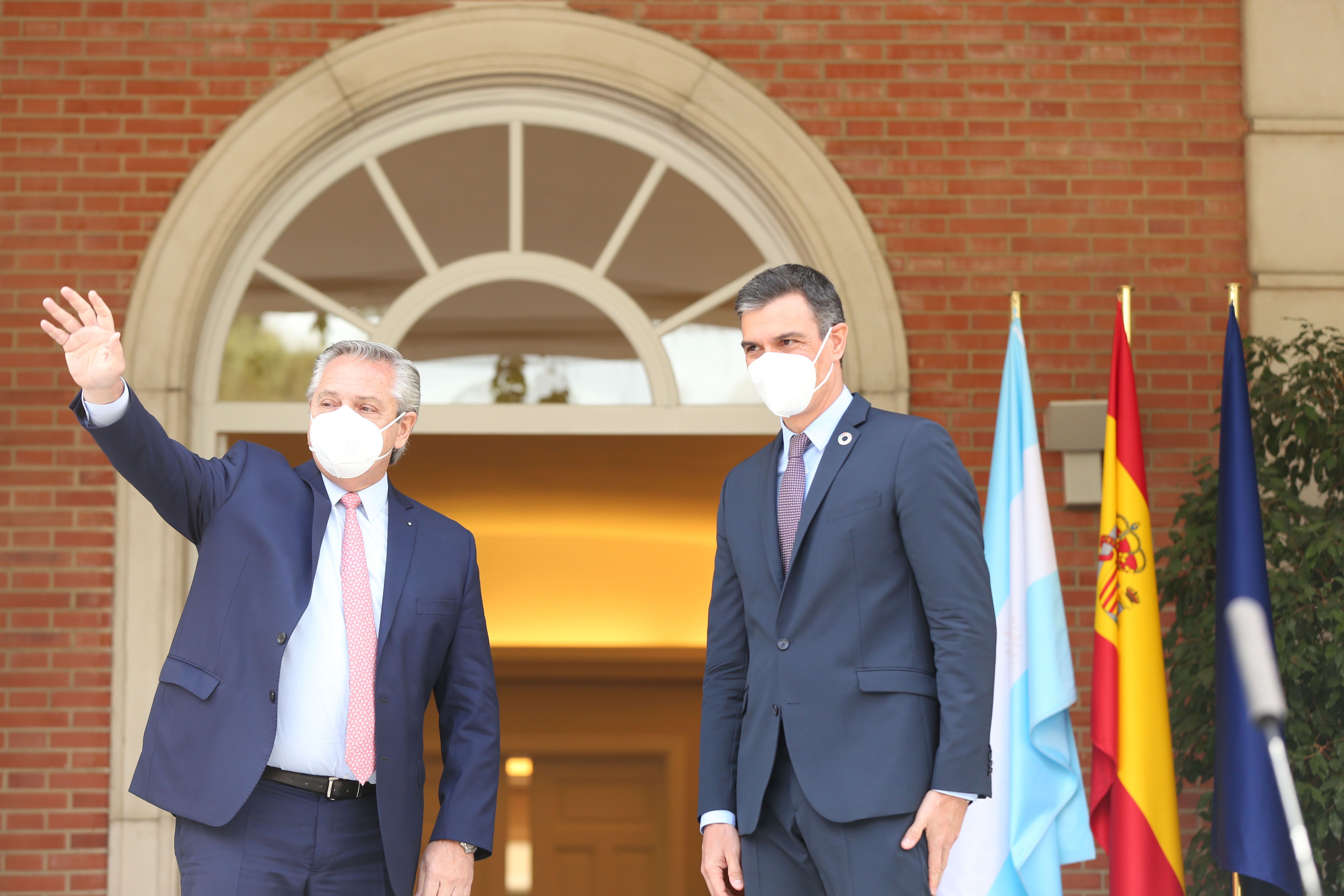 Alberto Fernández en su encuentro con  Pedro Sánchez, en Madrid. El presidente de Gobierno de España ratificó el gesto con una visita relámpago a Buenos Aires