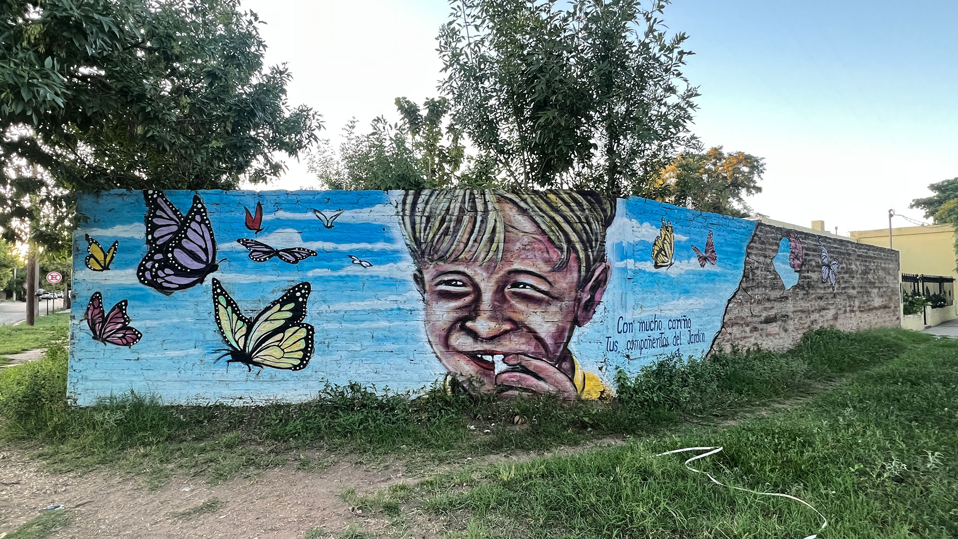 El mural de sus compañeros de Jardín (Cristian Gastón Taylor)
