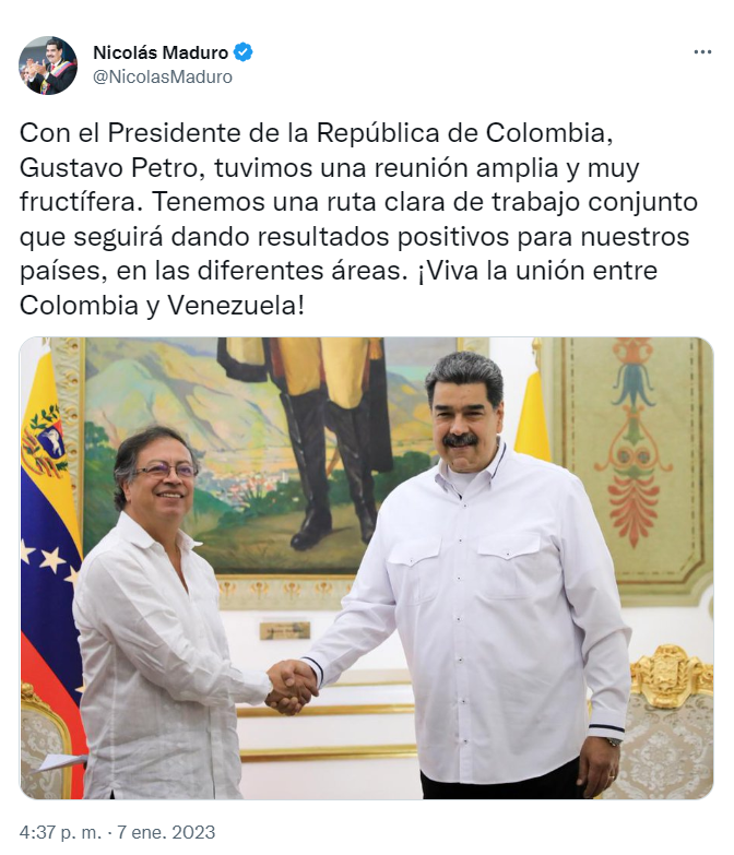 El líder del régimen venezolano se estrechó las manos con Petro.