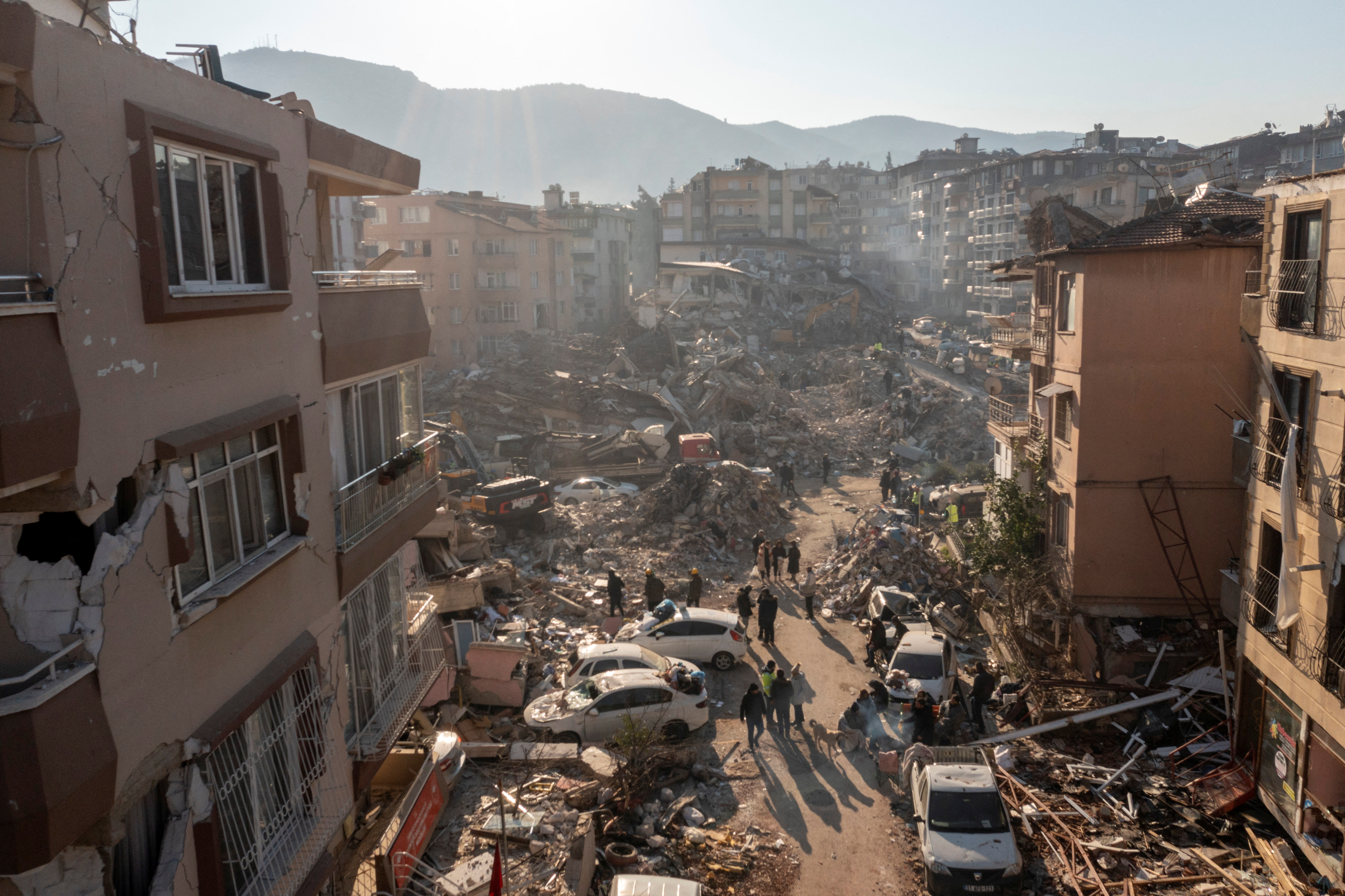 Edificios dañados o derrumbados en Hatay (Reuters)
