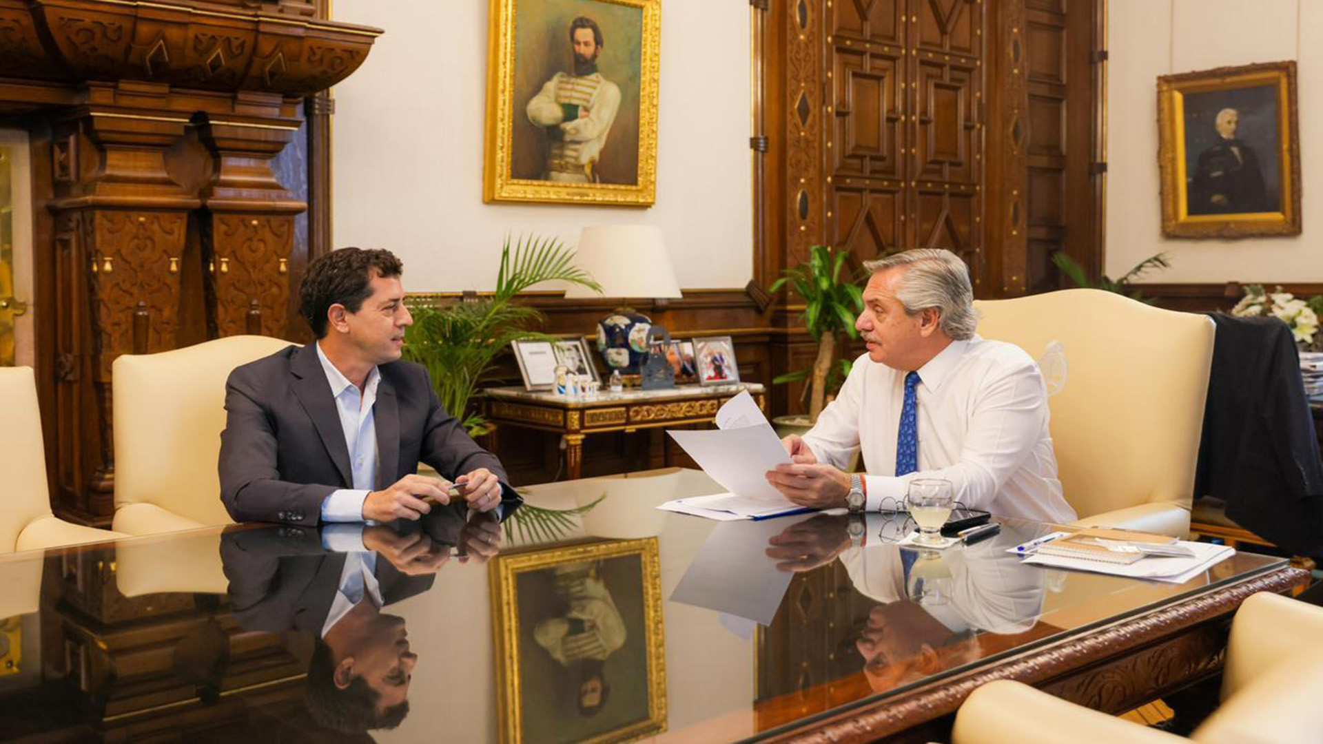 El ministro del Interior, Eduardo "Wado" de Pedro, junto al presidente Alberto Fernández 