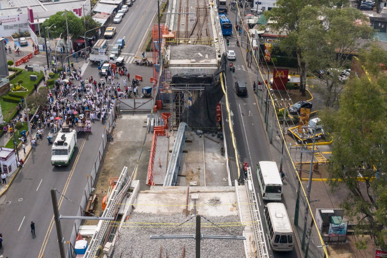 El actual director del metro, Guillermo Calderón, ha admitido que el avance es inferior al 50 por ciento, dando como plazo siete meses para que la línea 12 vuelva a su función.
FOTO: MARIO JASSO/CUARTOSCURO.COM