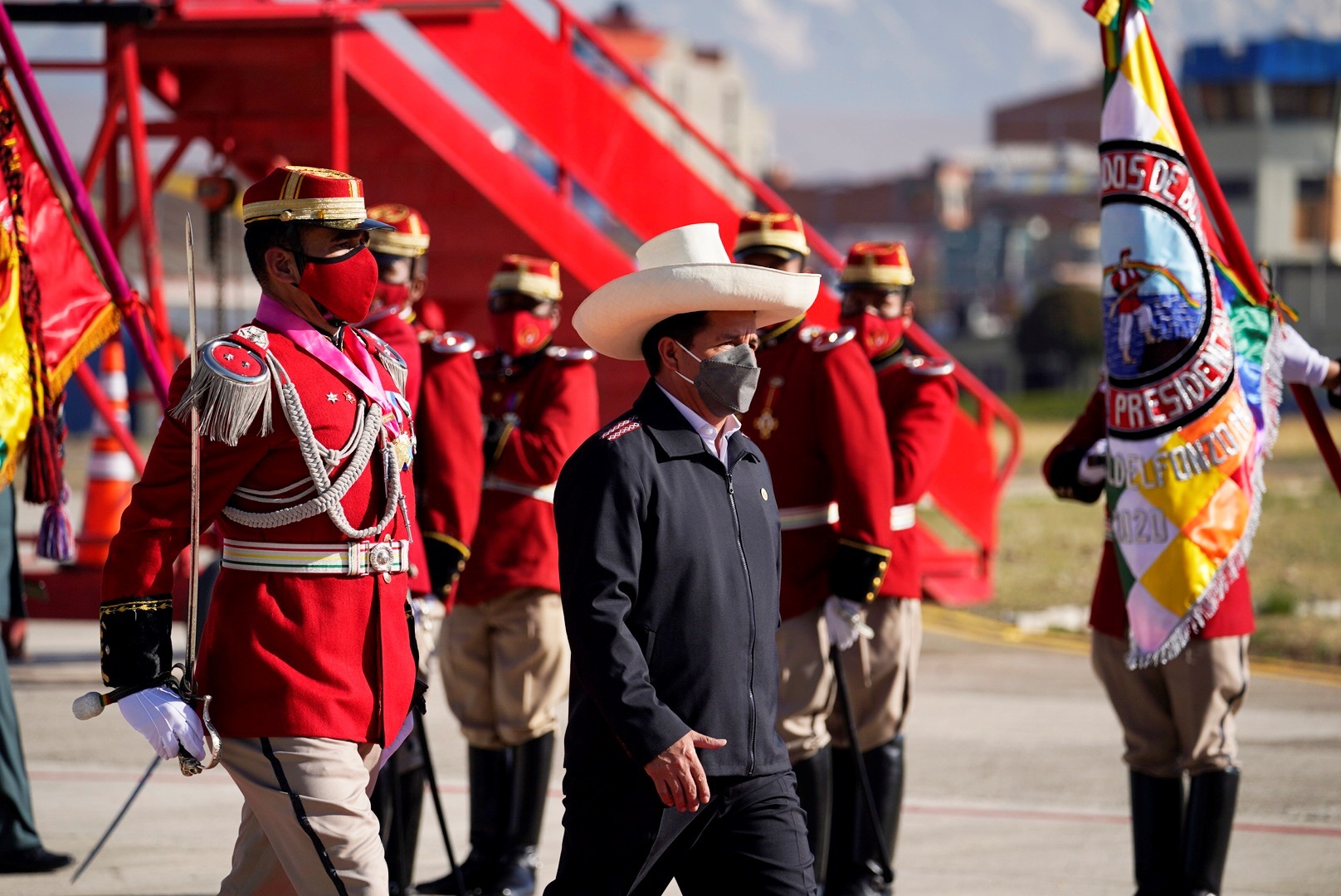 El presidente de Perú, Pedro Castillo (c), en una fotografía de archivo. EFE/Javier Mamani
