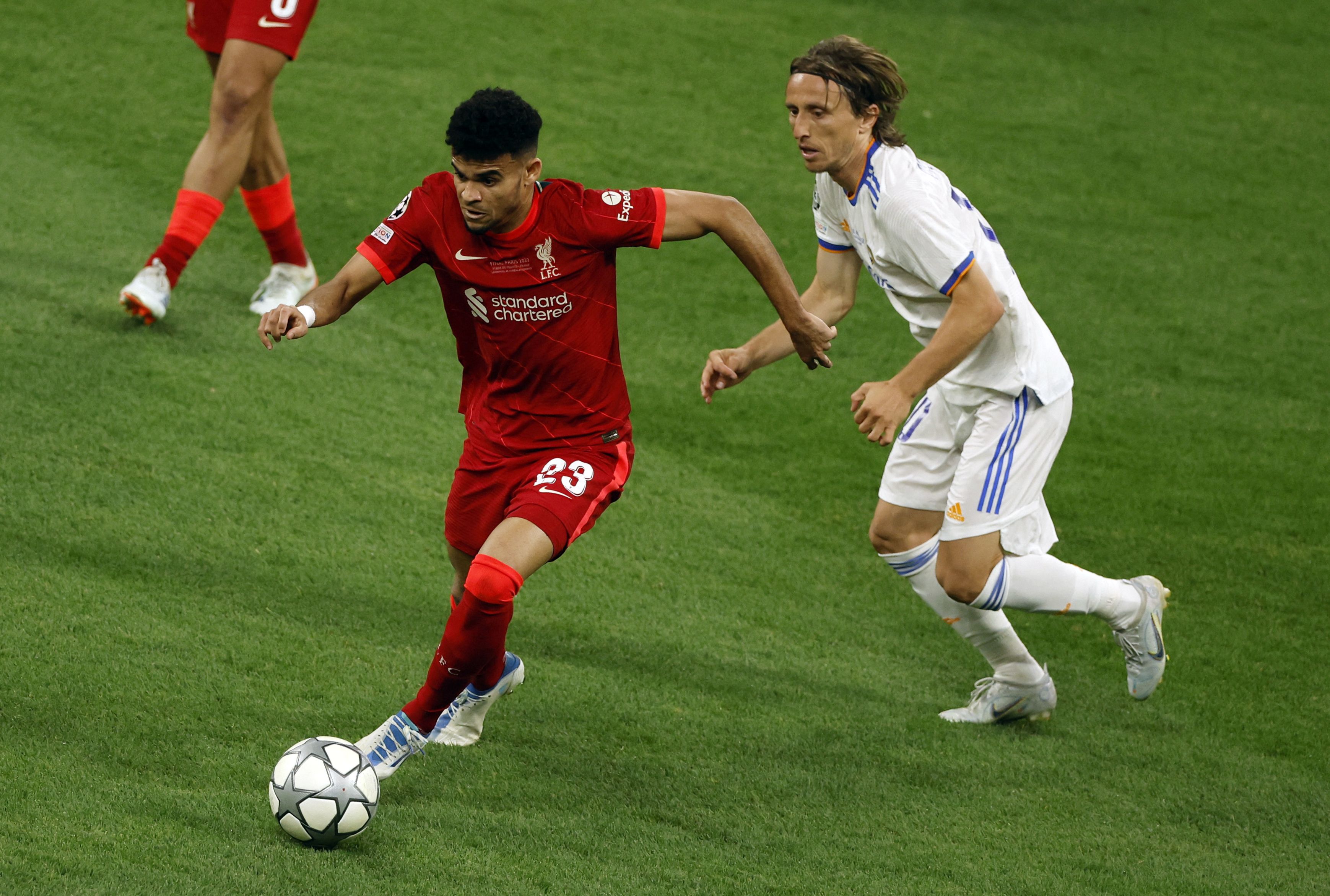 Soccer Football - Champions League Final - Liverpool v Real Madrid - Stade de France, Saint-Denis near Paris, France - May 28, 2022 Liverpool's Luis Diaz in action with Real Madrid's Luka Modric REUTERS/Gonzalo Fuentes