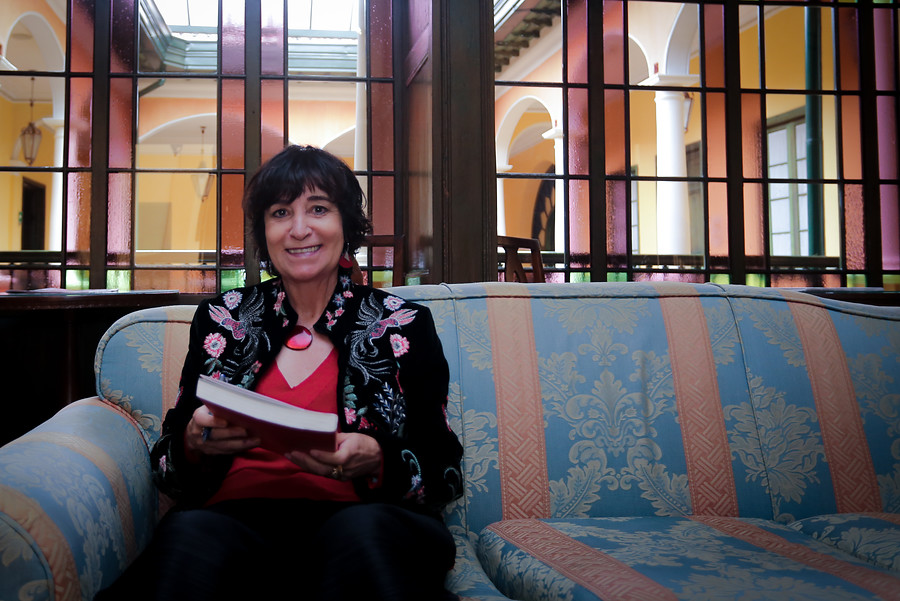 La autora española participa en el Hay Festival 2021 en Colombia. Foto Colprensa - Diego Pineda