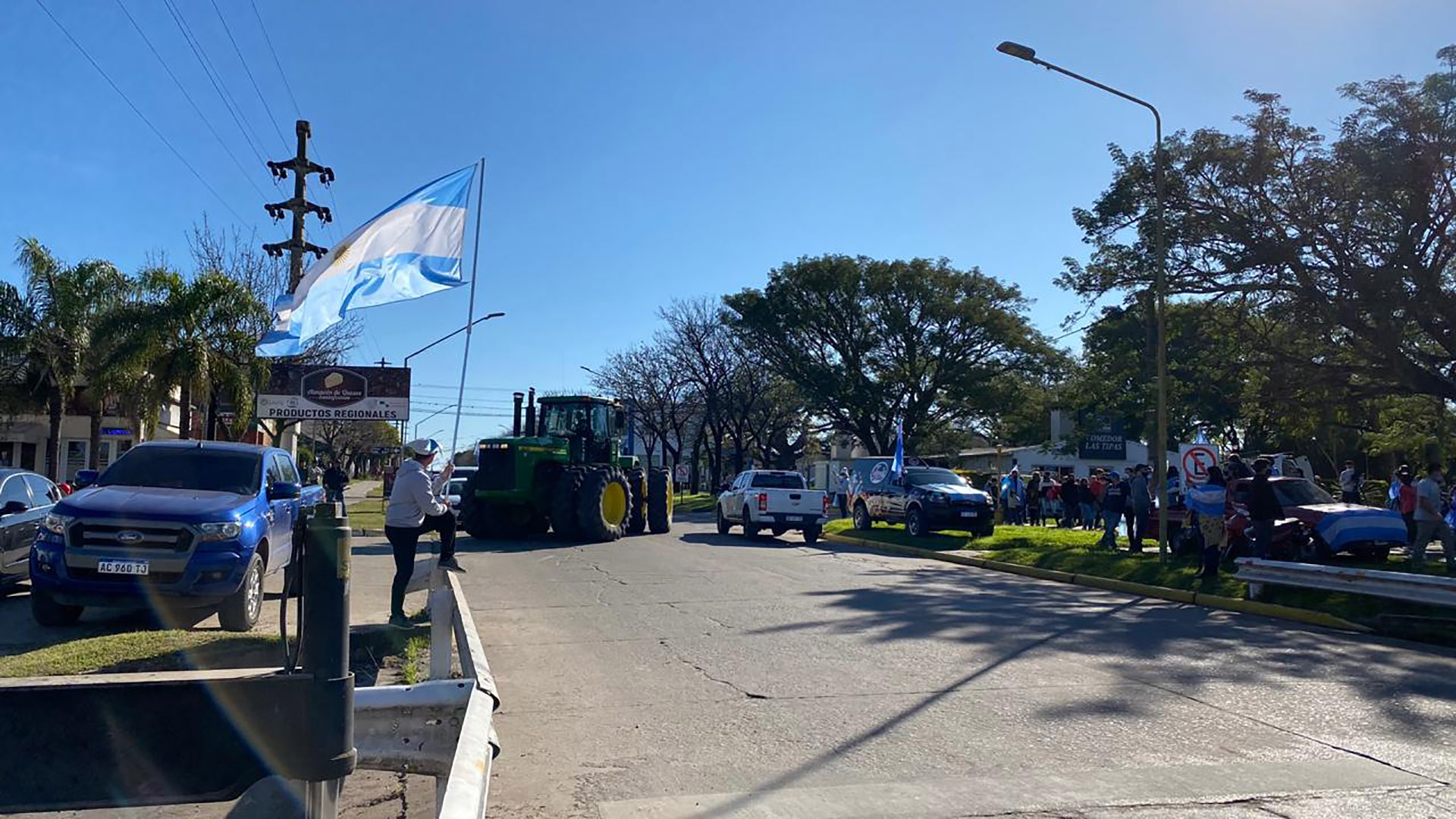 Los productores rurales se manifestaron en diferentes pueblos y ciudades pequeñas del interior