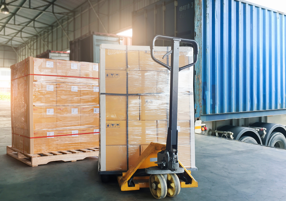 Comprar televisores y celulares más baratos vía courier desde Tierra del Fuego: cuándo podrá hacerse y cuál será la rebaja de precios