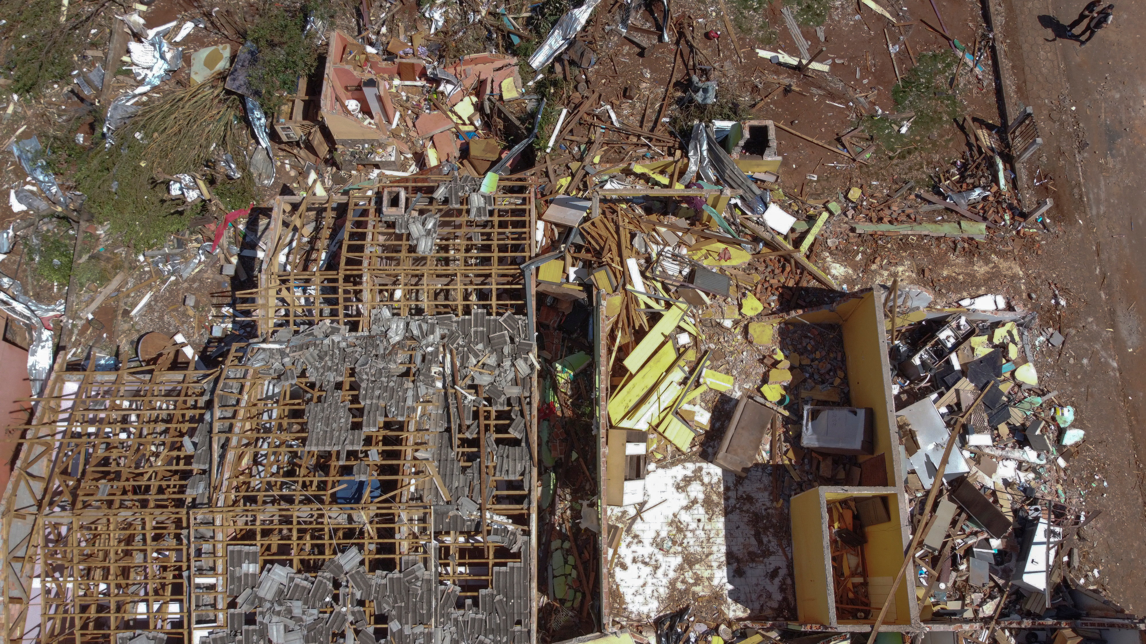 El conmovedor encuentro de Colapinto con los argentinos en el GP de Brasil: la secuencia que emocionó hasta las lágrimas a su manager