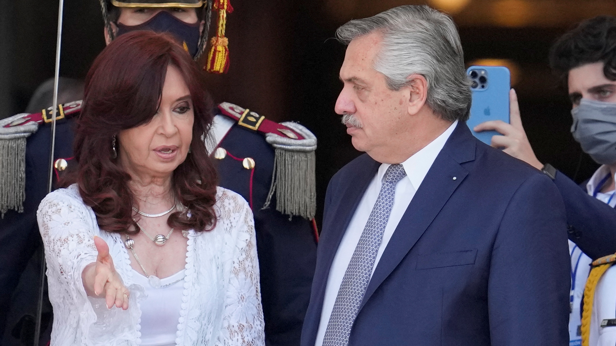 La vicepresidenta argentina Cristina Fernandez de Kirchner y el presidente Alberto Fernández (Natacha Pisarenko/Pool via REUTERS)