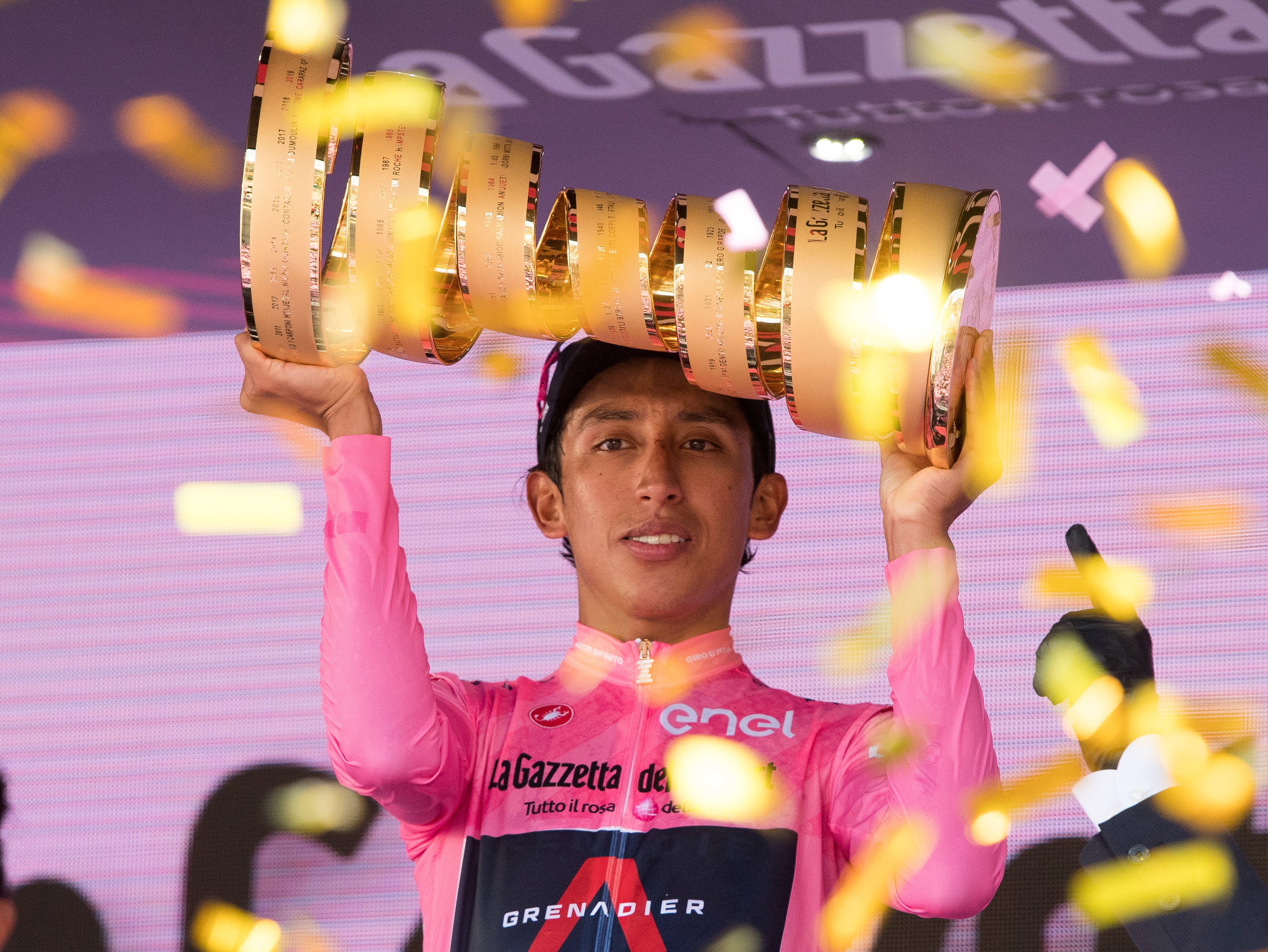 Imagen de archivo del ciclista colombiano Egan Bernal, ganador del Giro 2021. EFE/EPA/LUCA ZENNARO
