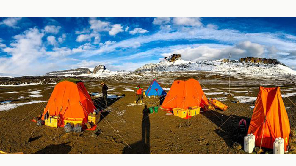 Uno de los campamentos científicos en la zona de la Antártida argentina desde donde se estudia cada temporada de verano el comportamiento de los glaciares y las barreras de hielo. 