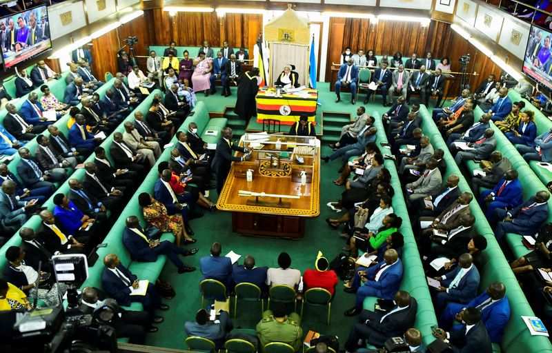 Uganda aprobó una ley que prevé pena de muerte para quienes tengan relaciones homosexuales “con agravantes”: repudio de Estados Unidos