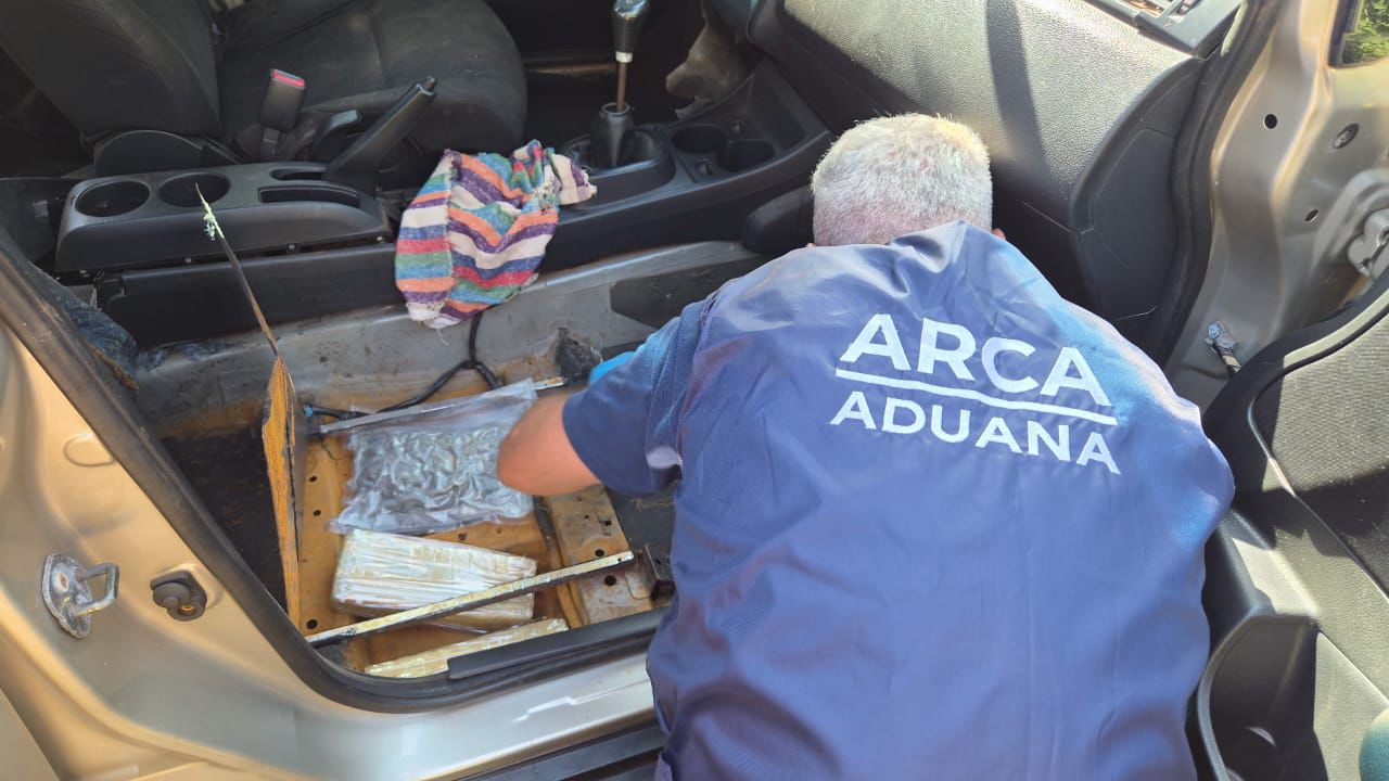 En un control en Misiones, descubrieron 48 kilos de marihuana valuados en m&aacute;s de 160 mil d&oacute;lares escondidos en un auto