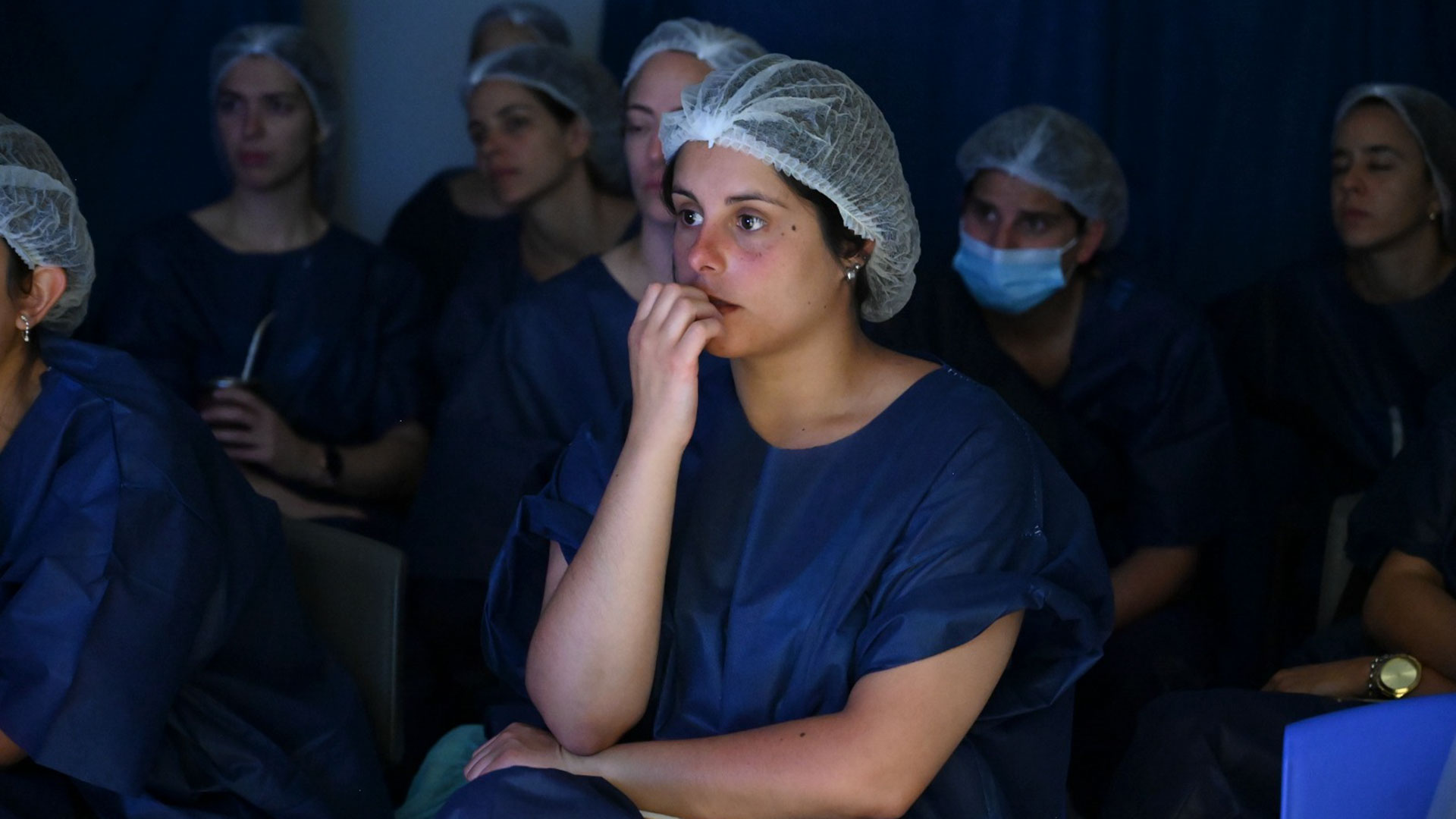 La cirugía se transmitió en vivo, con fines docentes a estudiantes e integrantes de cátedra.