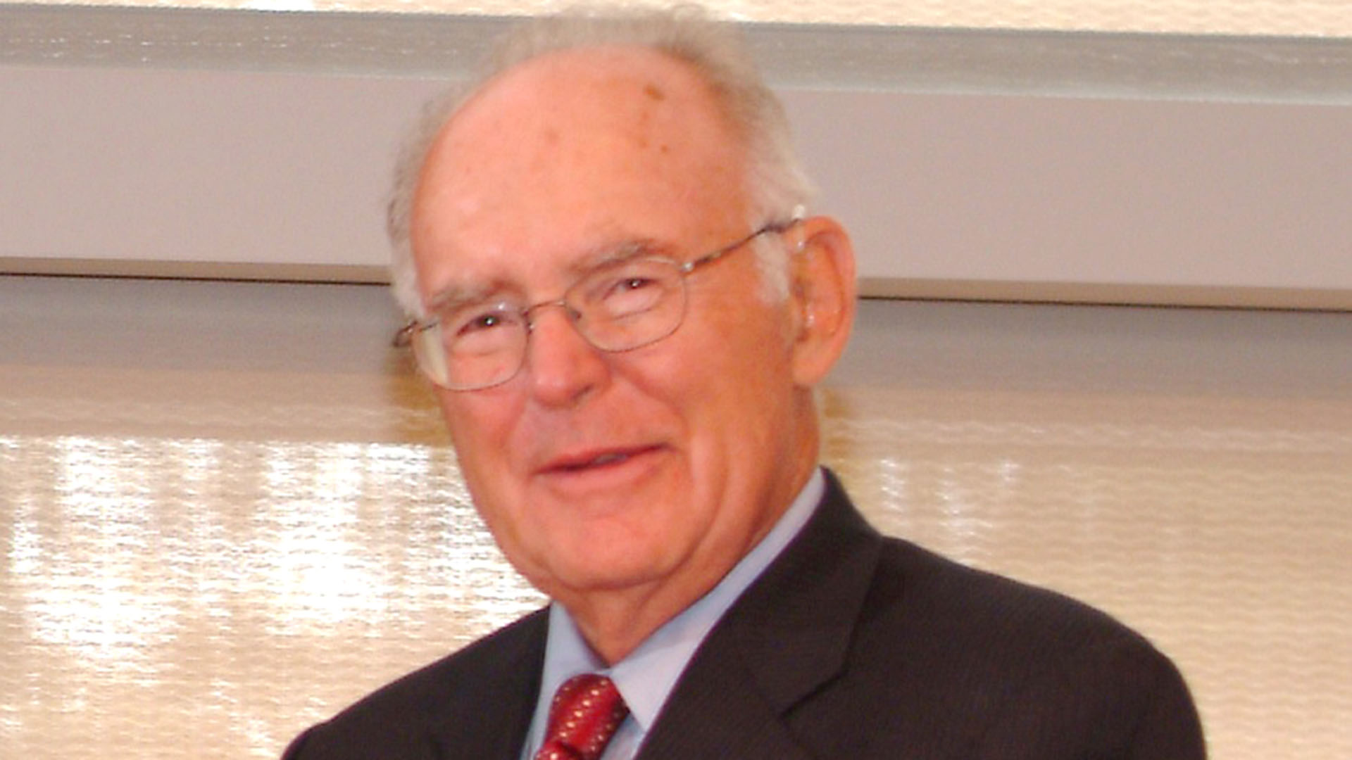 Murió Gordon Moore, pionero de la industria de los microprocesadores y cofundador de Intel.