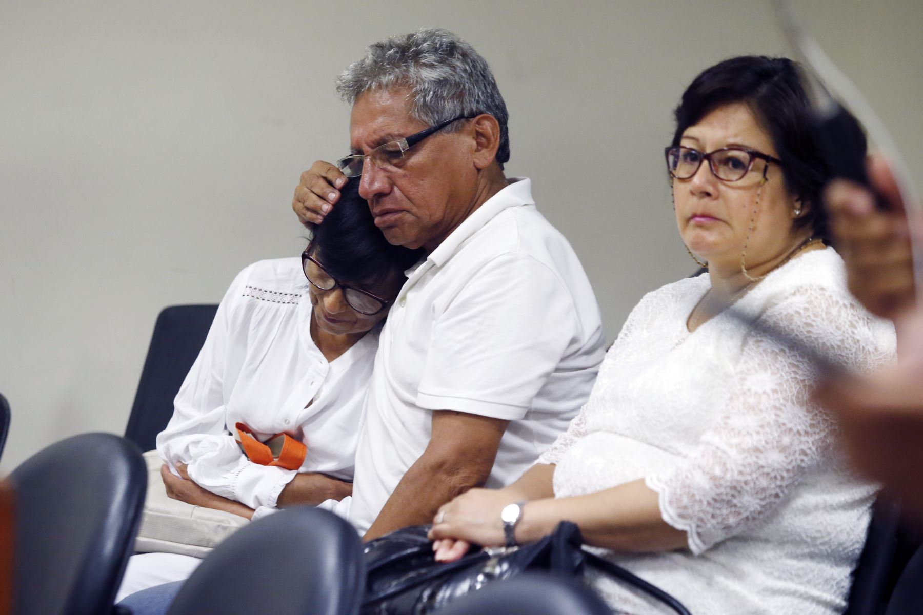Los padres de Solsiret Rodríguez durante el juicio contra los asesinos. Foto: Andina