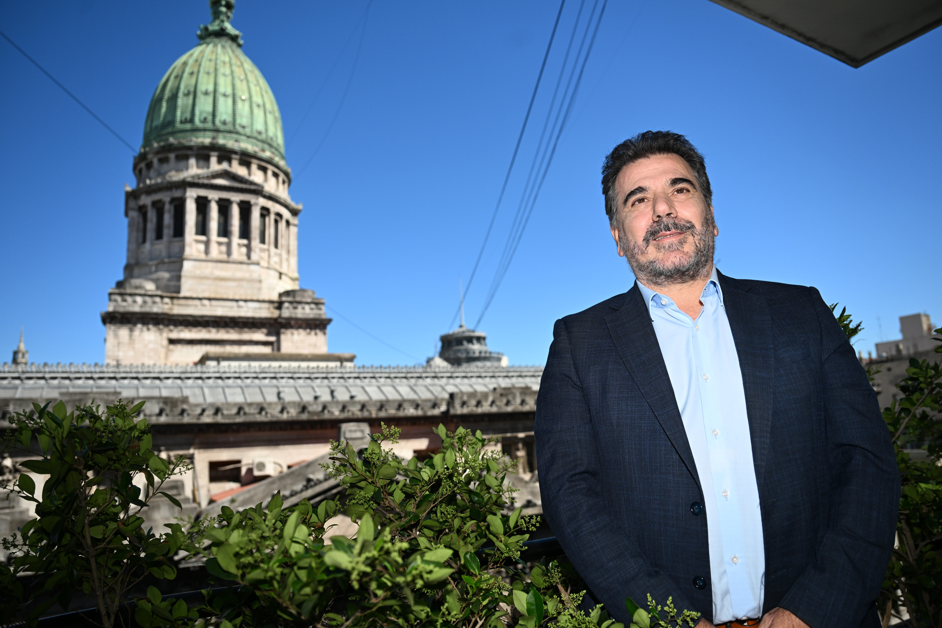 “Odiaba Nueva York, donde pintó sus cuadros más importantes”: Rafael Gumucio presenta su libro sobre Roberto Matta y dice por qué él también la odia