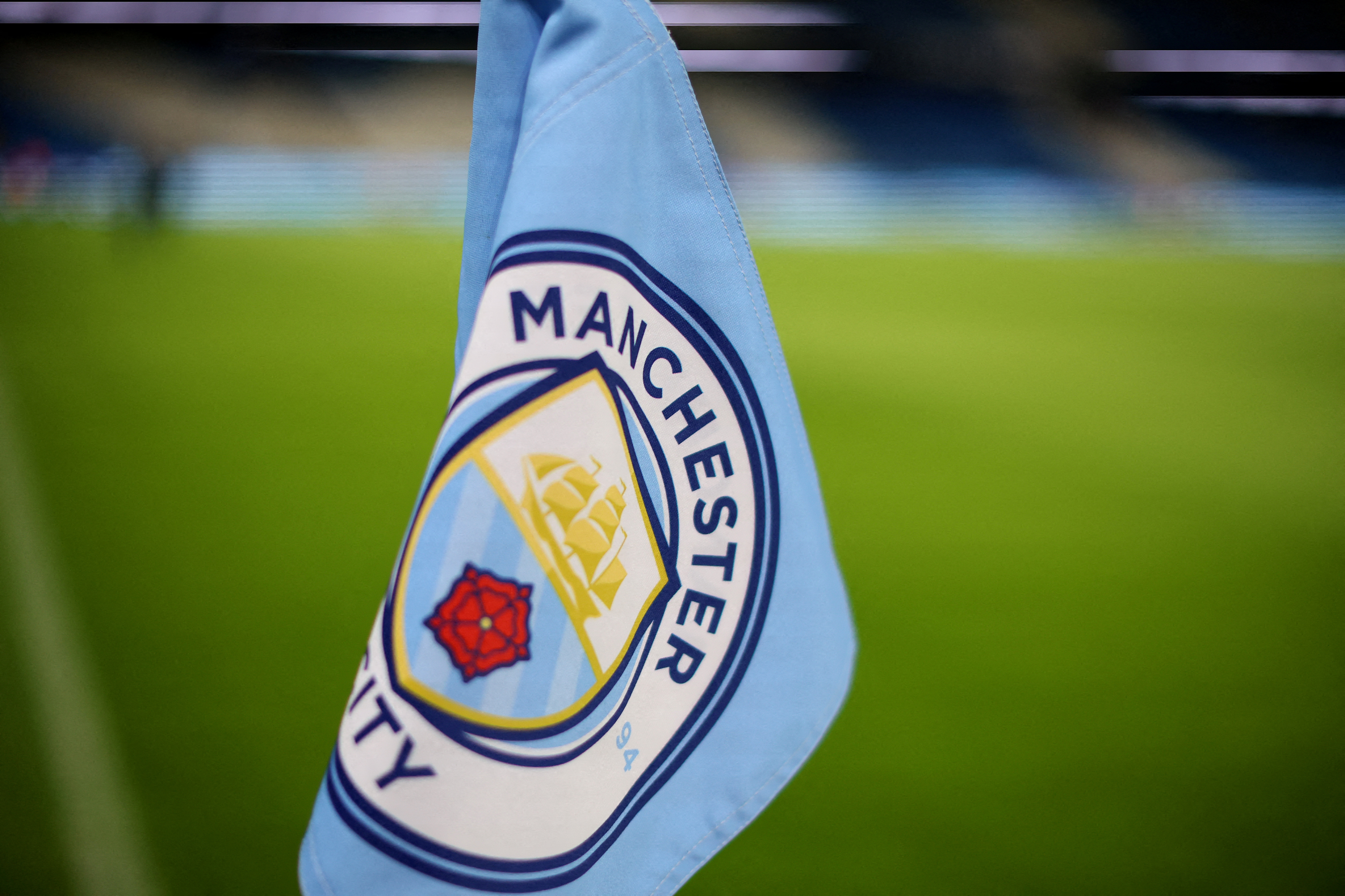 Manchester City podría ser duramente sancionado por la Premier League por violar las reglas financieras (REUTERS/Phil Nobl)
