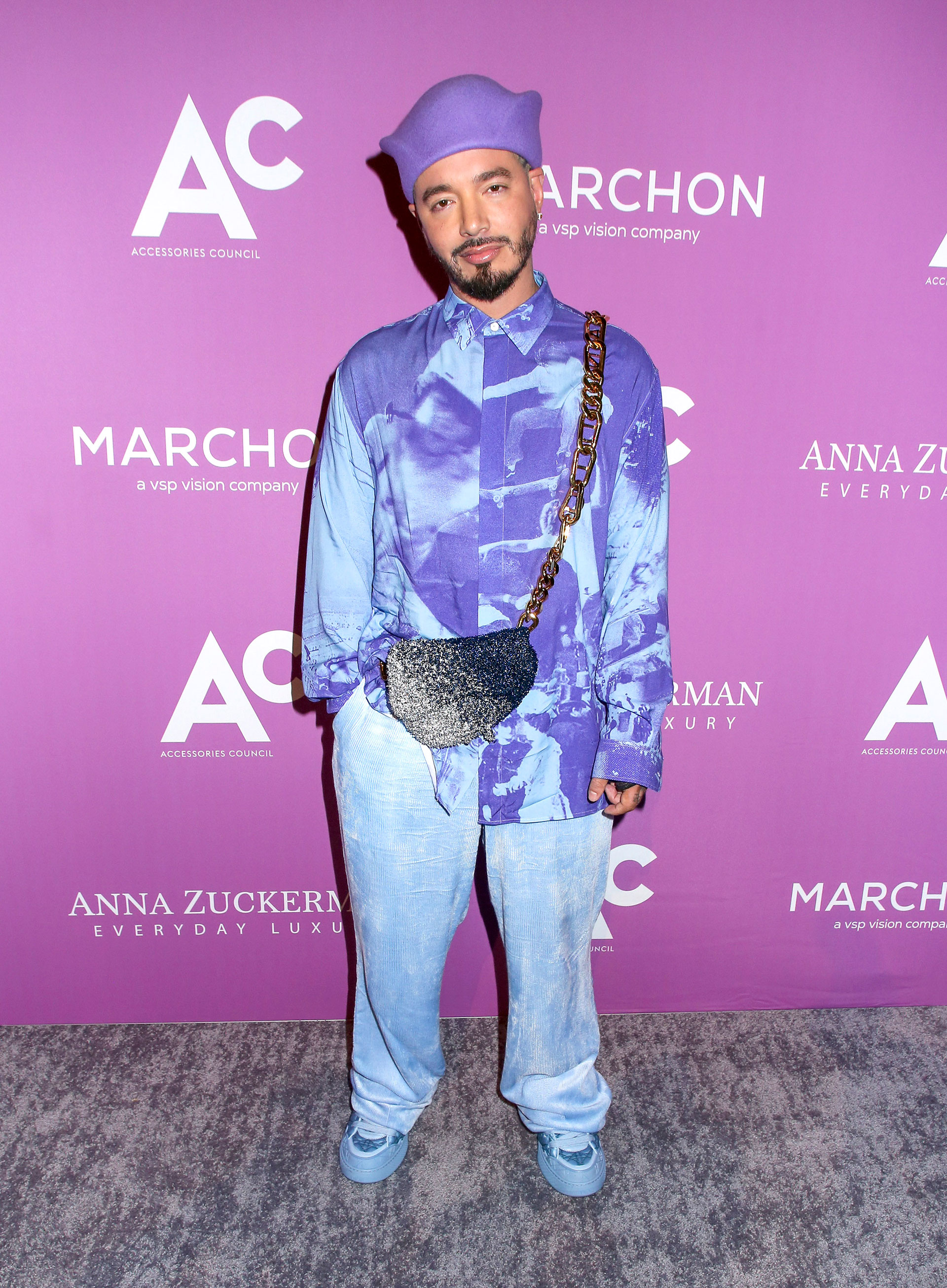 ¿Pulgar arriba o abajo? Los comentarios para el look pijamesco de J Balvin fueron de lo más diversos