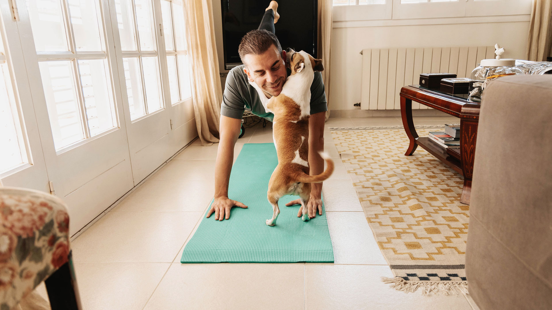 Con estos datos, los expertos creen que el yoga puede tener un efecto positivo en la salud cardiovascular de las personas, aunque todavía no se sabe a qué pueden deberse estas mejoras (Getty Images)