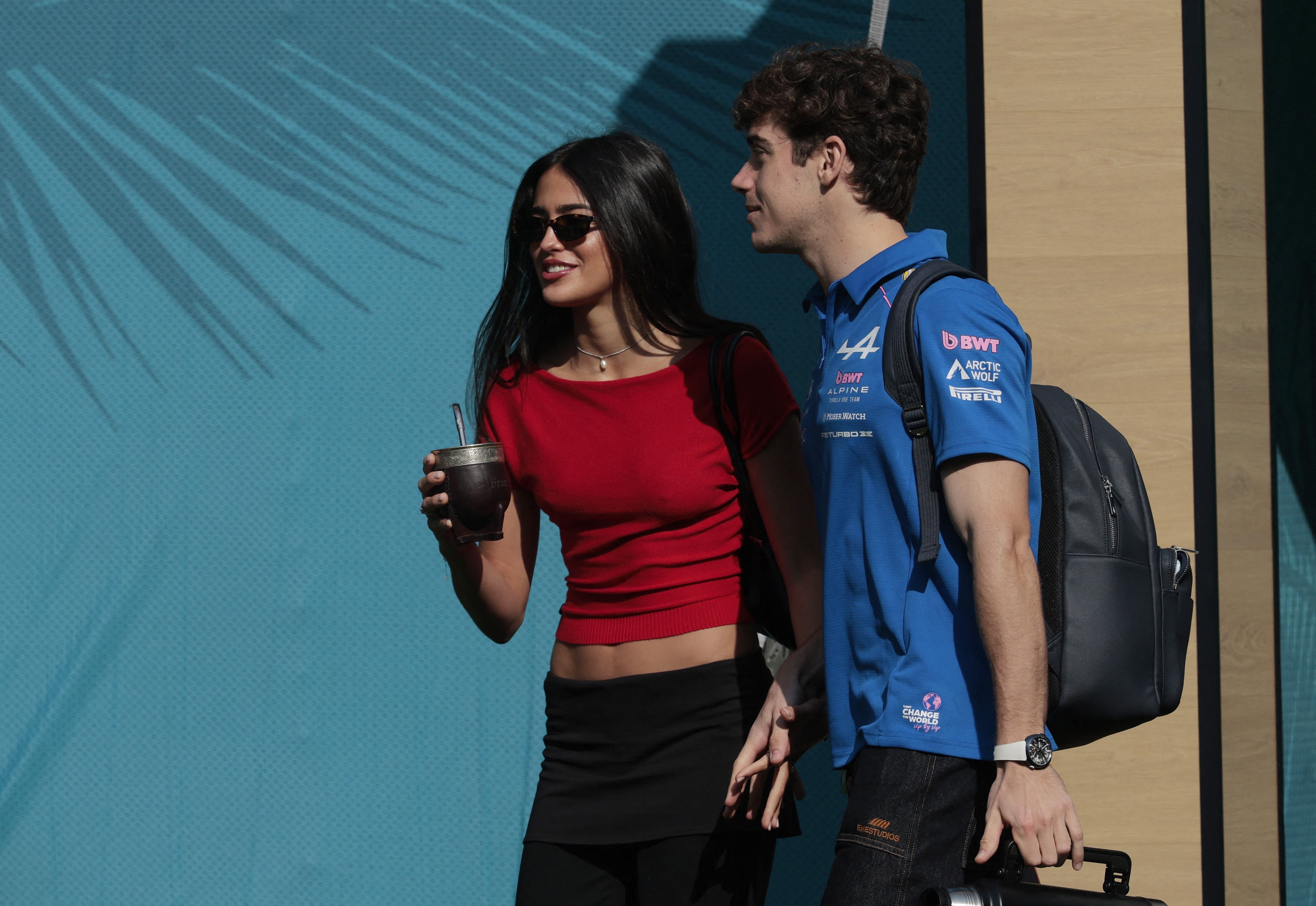 El tierno encuentro de Franco Colapinto con Maia Reficco tras la clasificaci&oacute;n en el GP de Miami de la F1