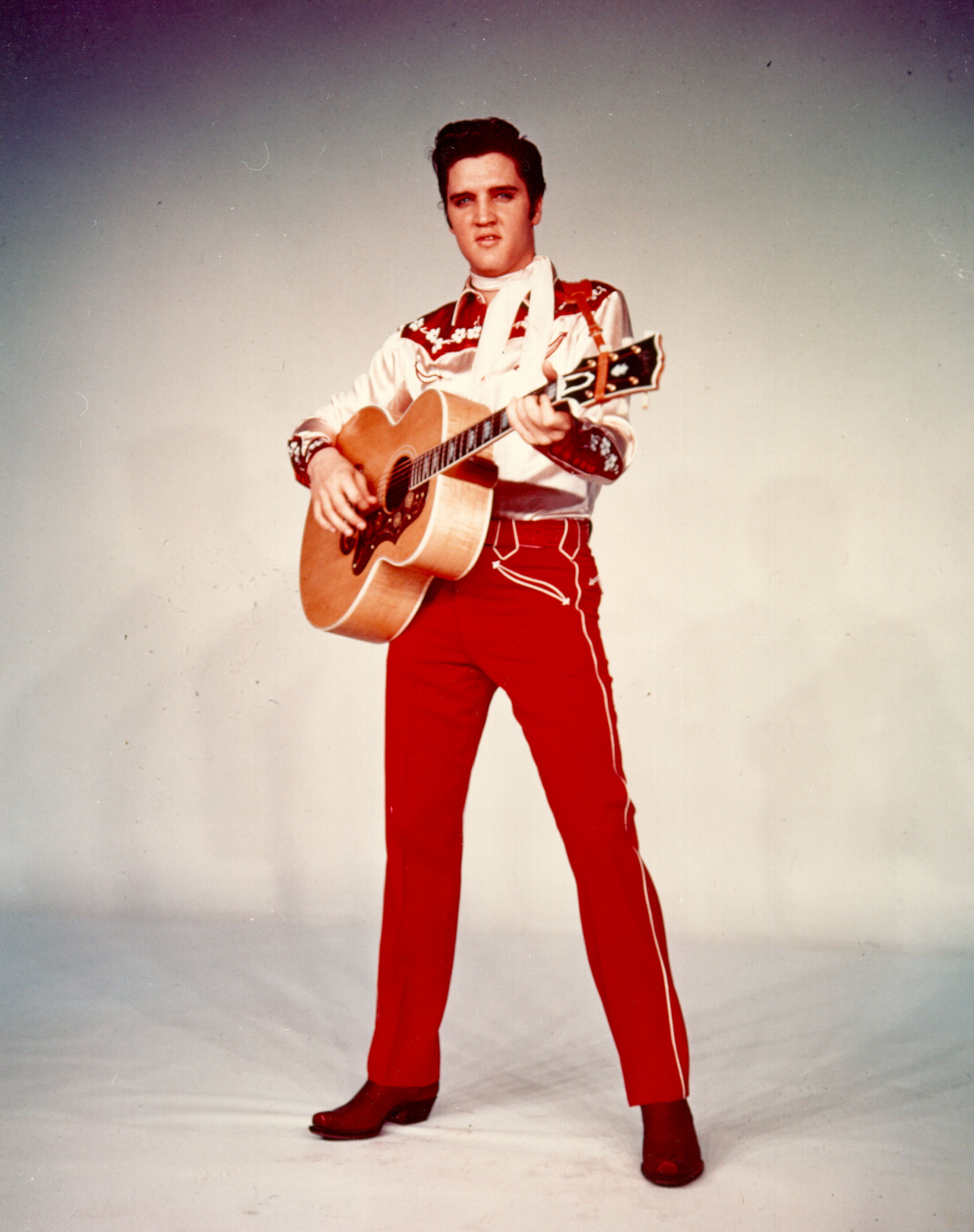 Han pasado cuatro décadas y media desde la muerte del Sr. Presley, casi 87 años desde que nació en una modesta casa de madera en Tupelo, Mississippi. Sin embargo, de alguna manera, sigue siendo una figura tan potente como siempre (Getty Images)
