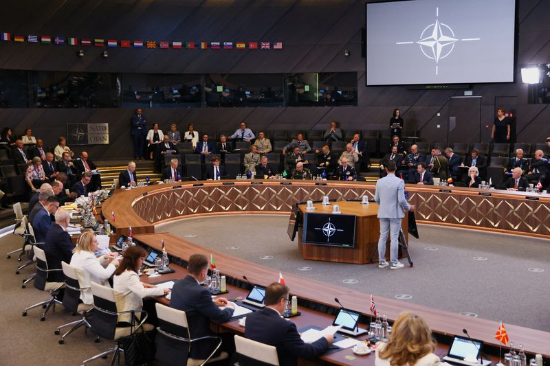 Una vista general de una reunión de ministros de Defensa de la OTAN en la sede de la Alianza en Bruselas, Bélgica (REUTERS/Yves Herman)